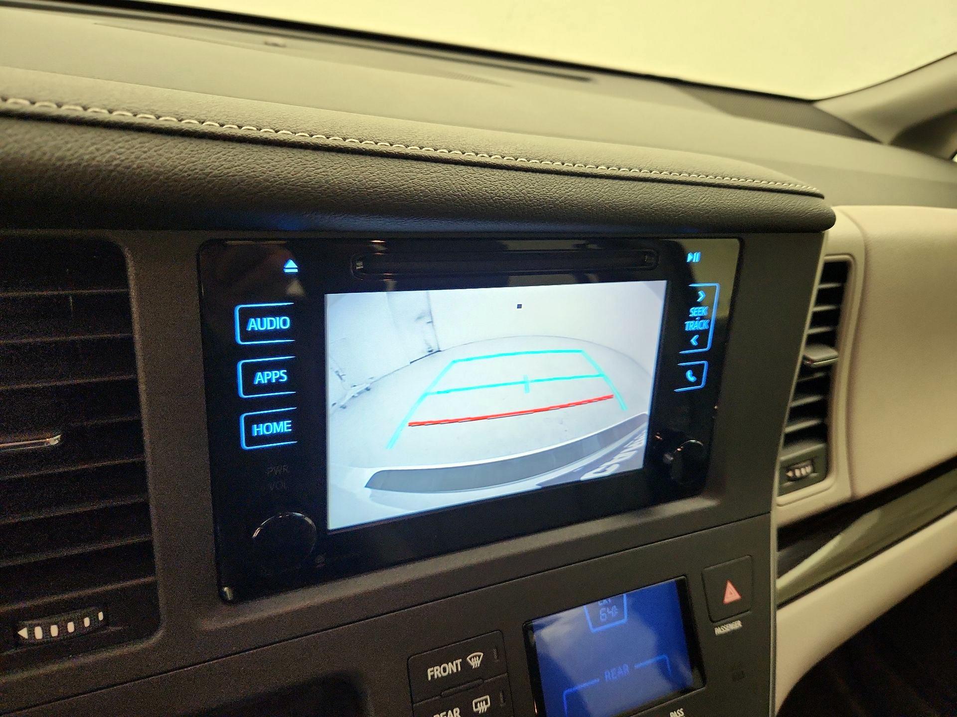 Thumbnail: 2015 Toyota Sienna - 14