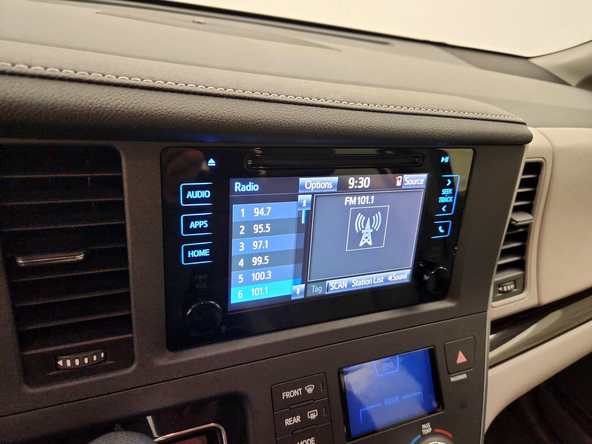 Thumbnail: 2015 Toyota Sienna - 15