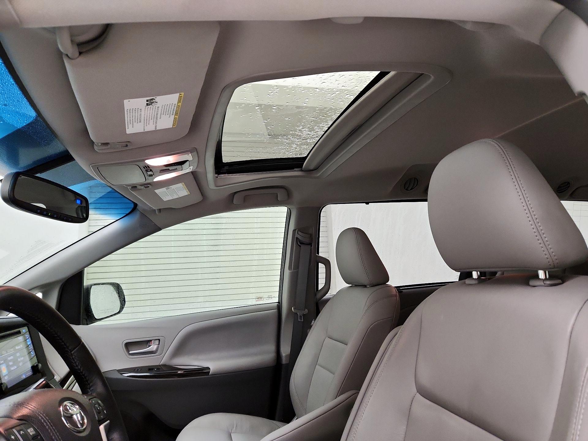Thumbnail: 2015 Toyota Sienna - 19