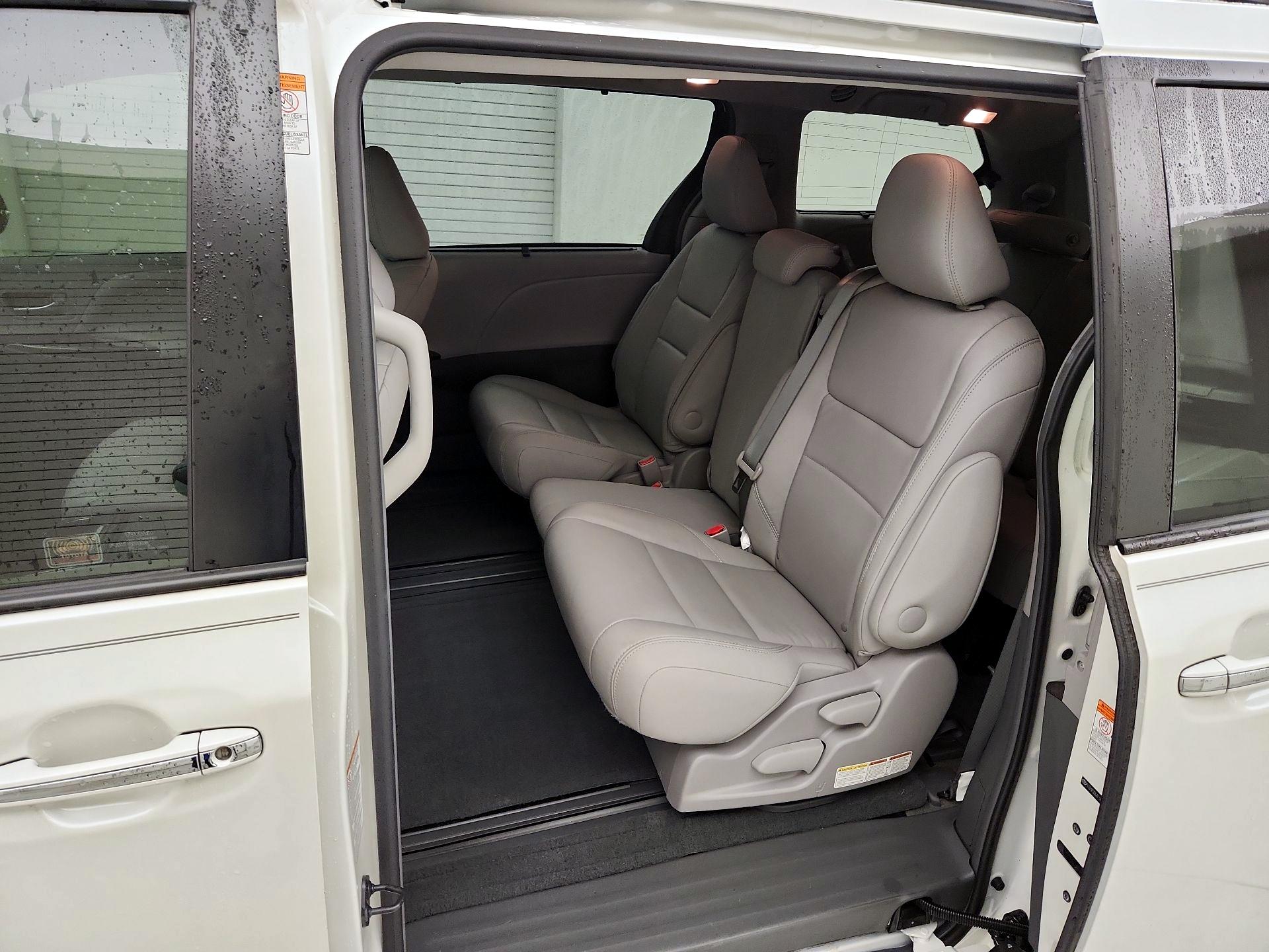 Thumbnail: 2015 Toyota Sienna - 20