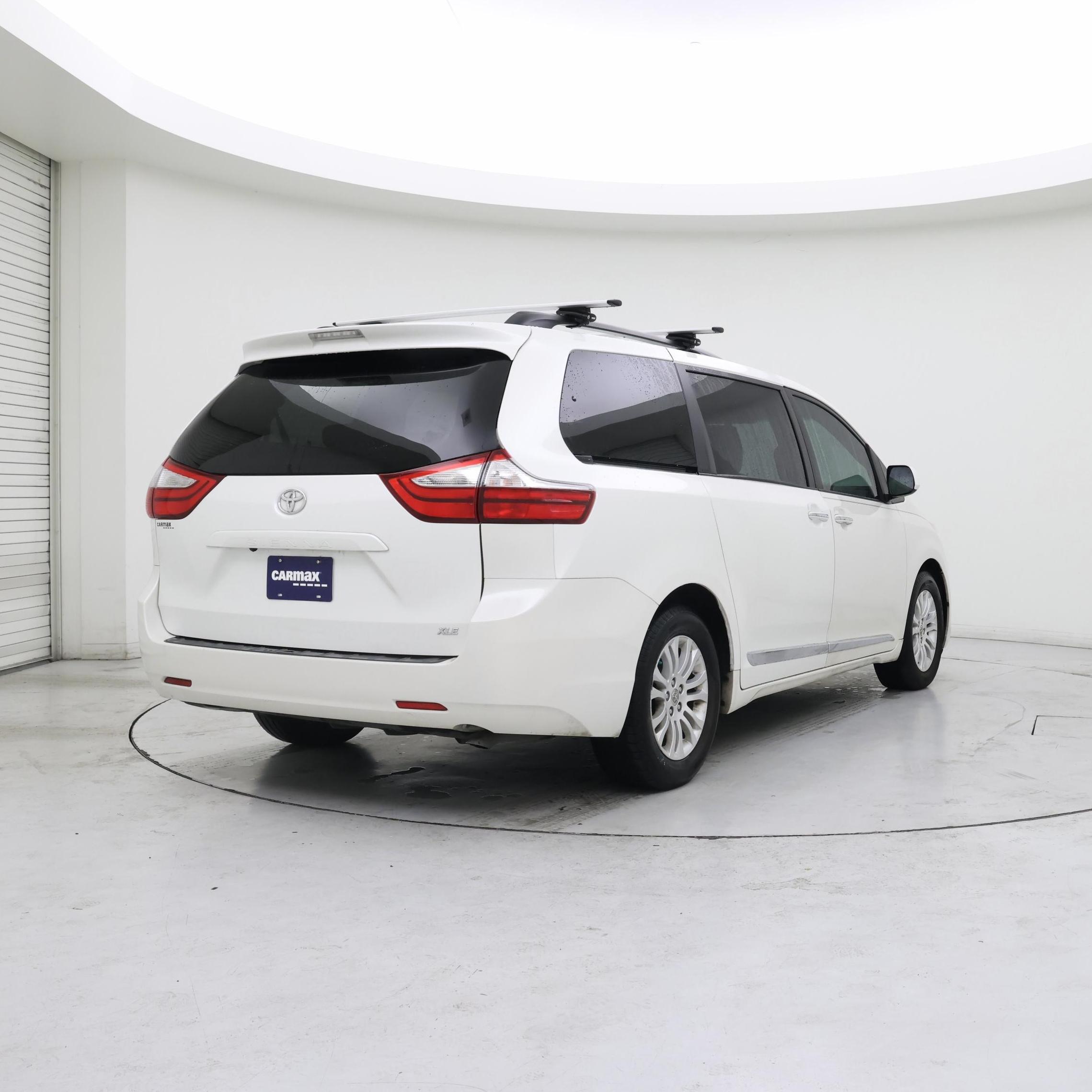 Thumbnail: 2015 Toyota Sienna - 8