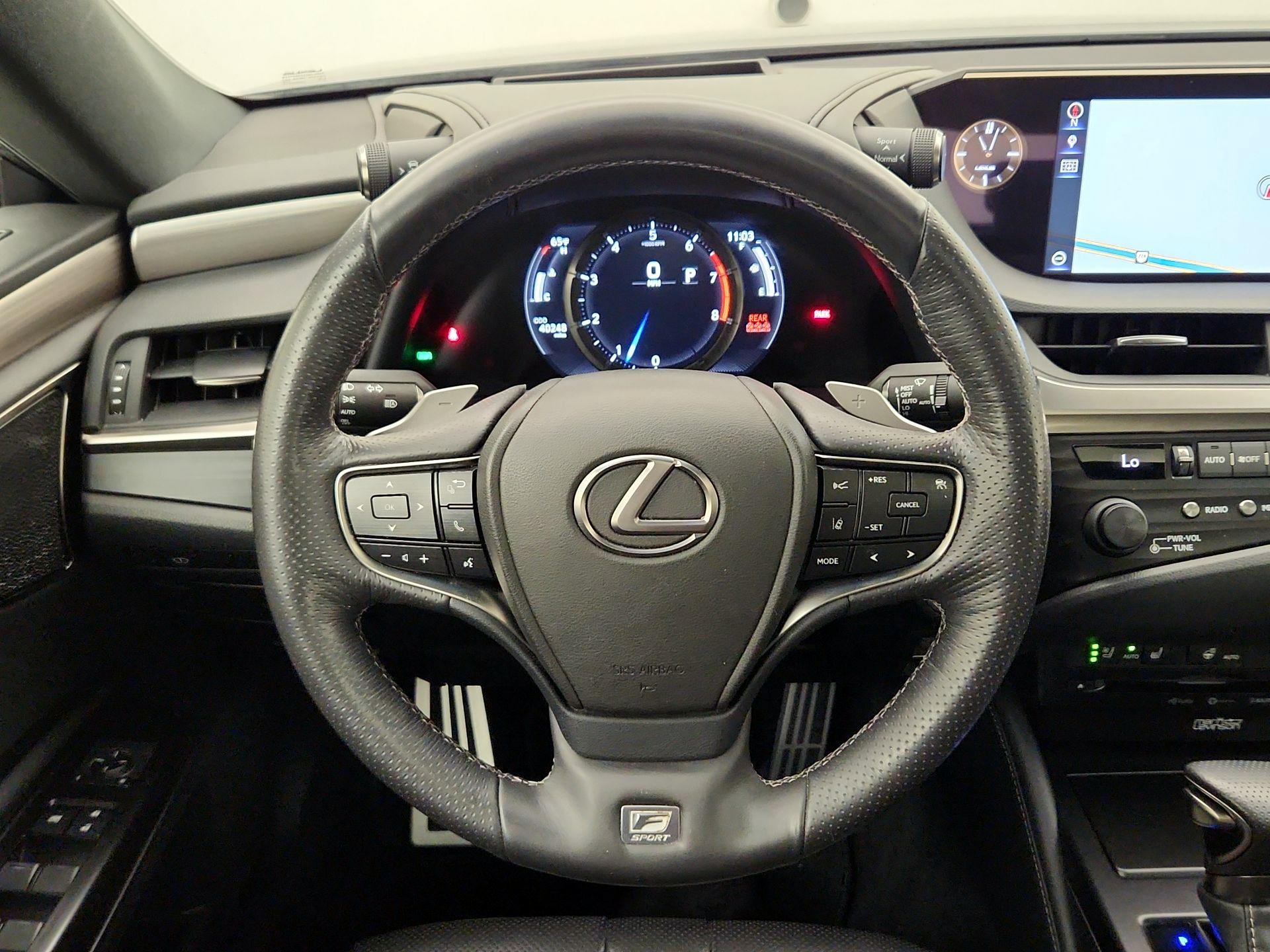 Thumbnail: 2019 Lexus ES - 10