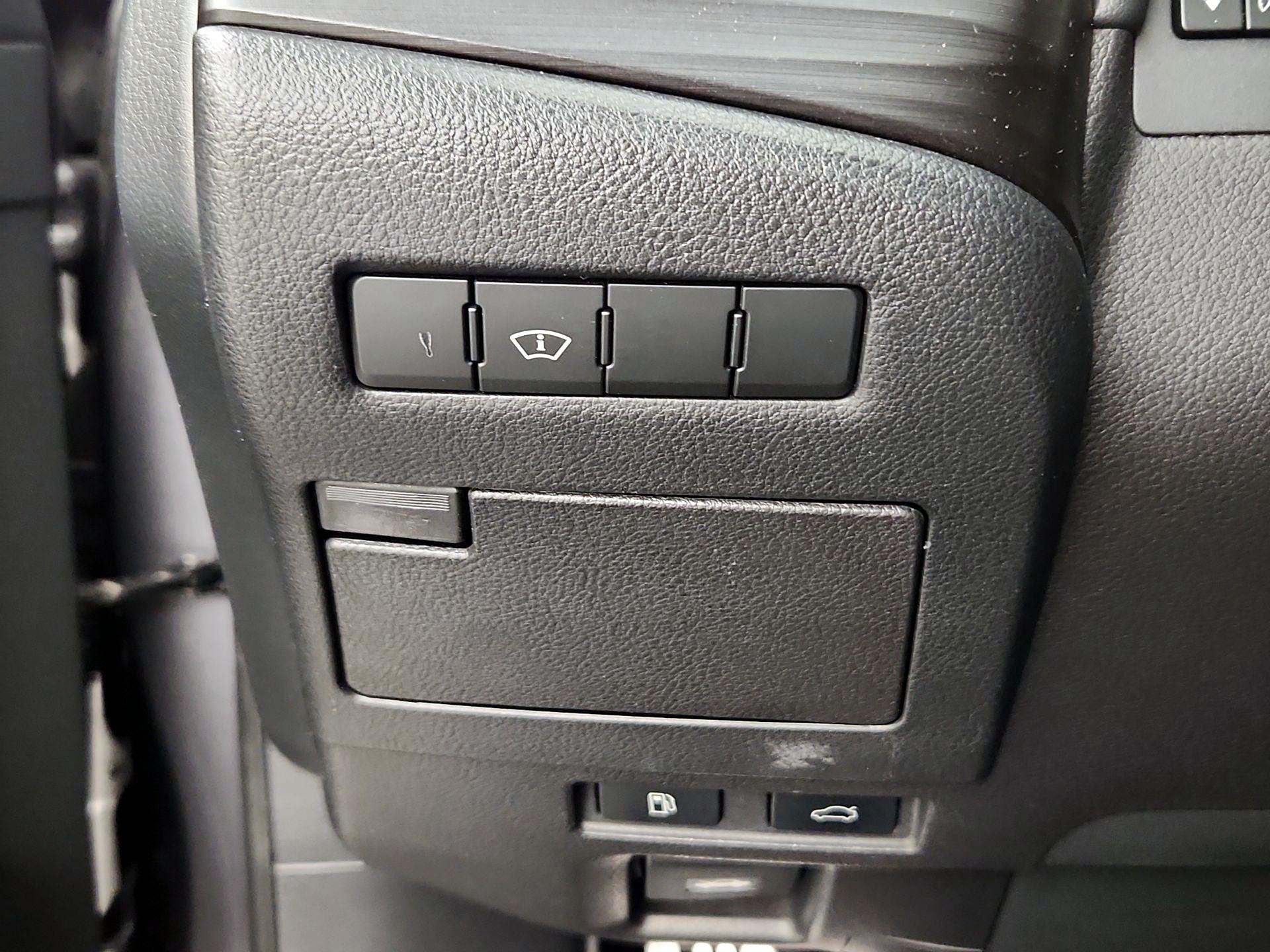 Thumbnail: 2019 Lexus ES - 13