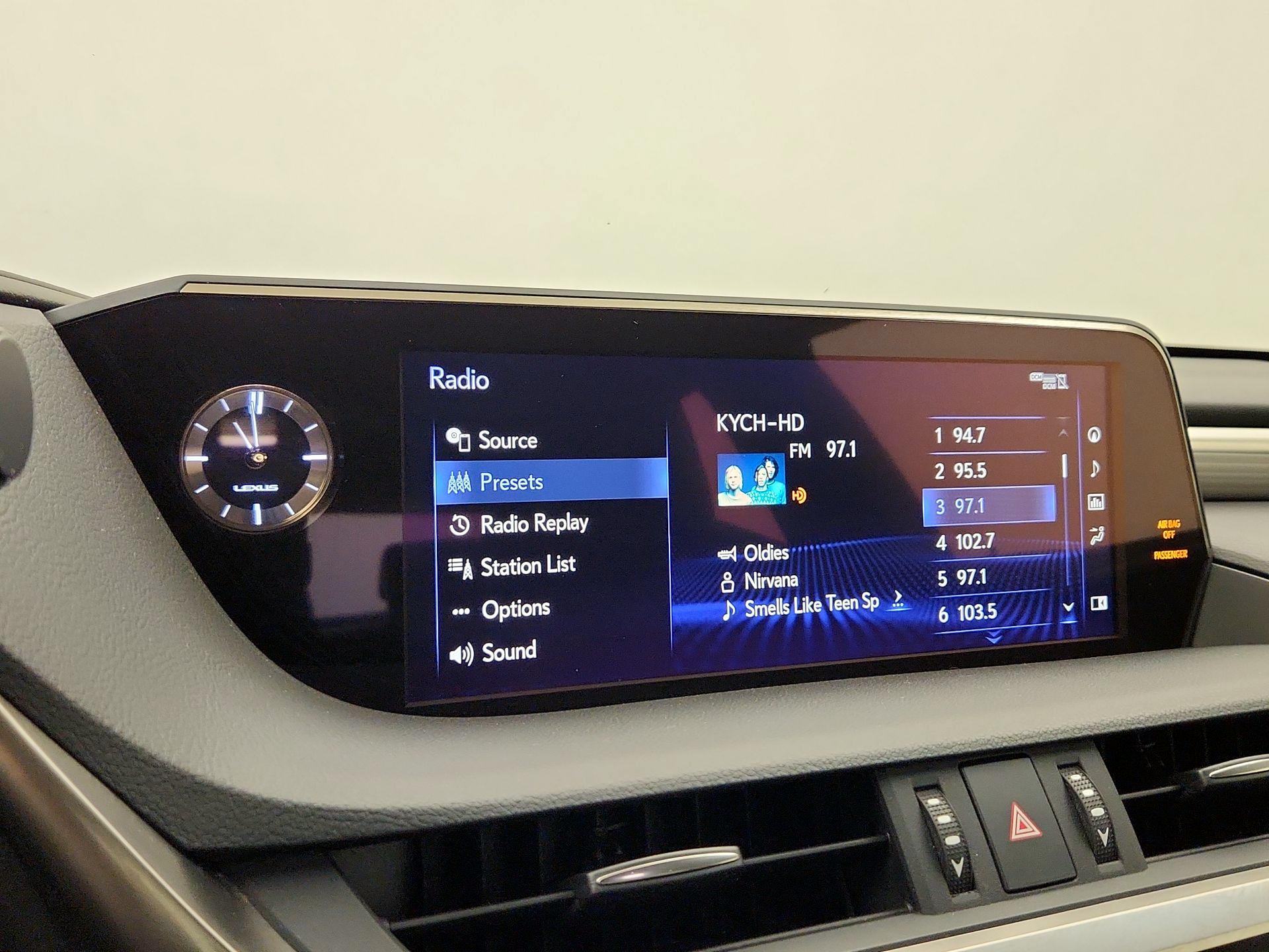 Thumbnail: 2019 Lexus ES - 16