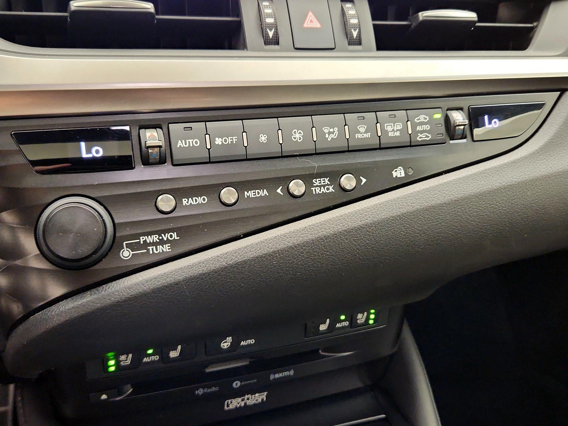 Thumbnail: 2019 Lexus ES - 17