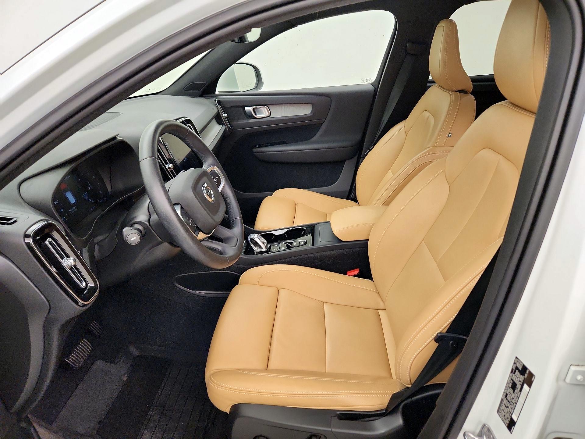 Thumbnail: 2021 Volvo XC40 - 11