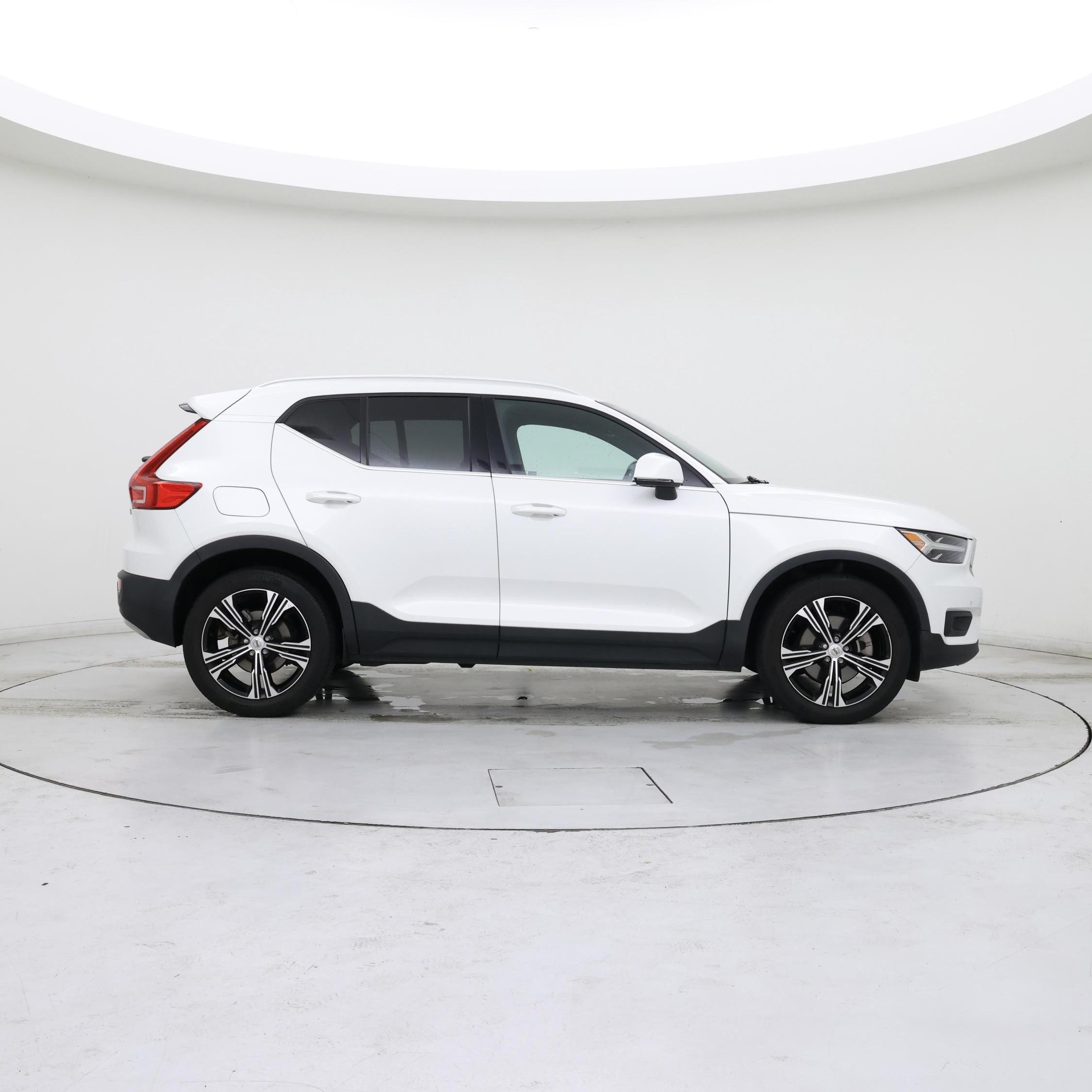 Thumbnail: 2021 Volvo XC40 - 7