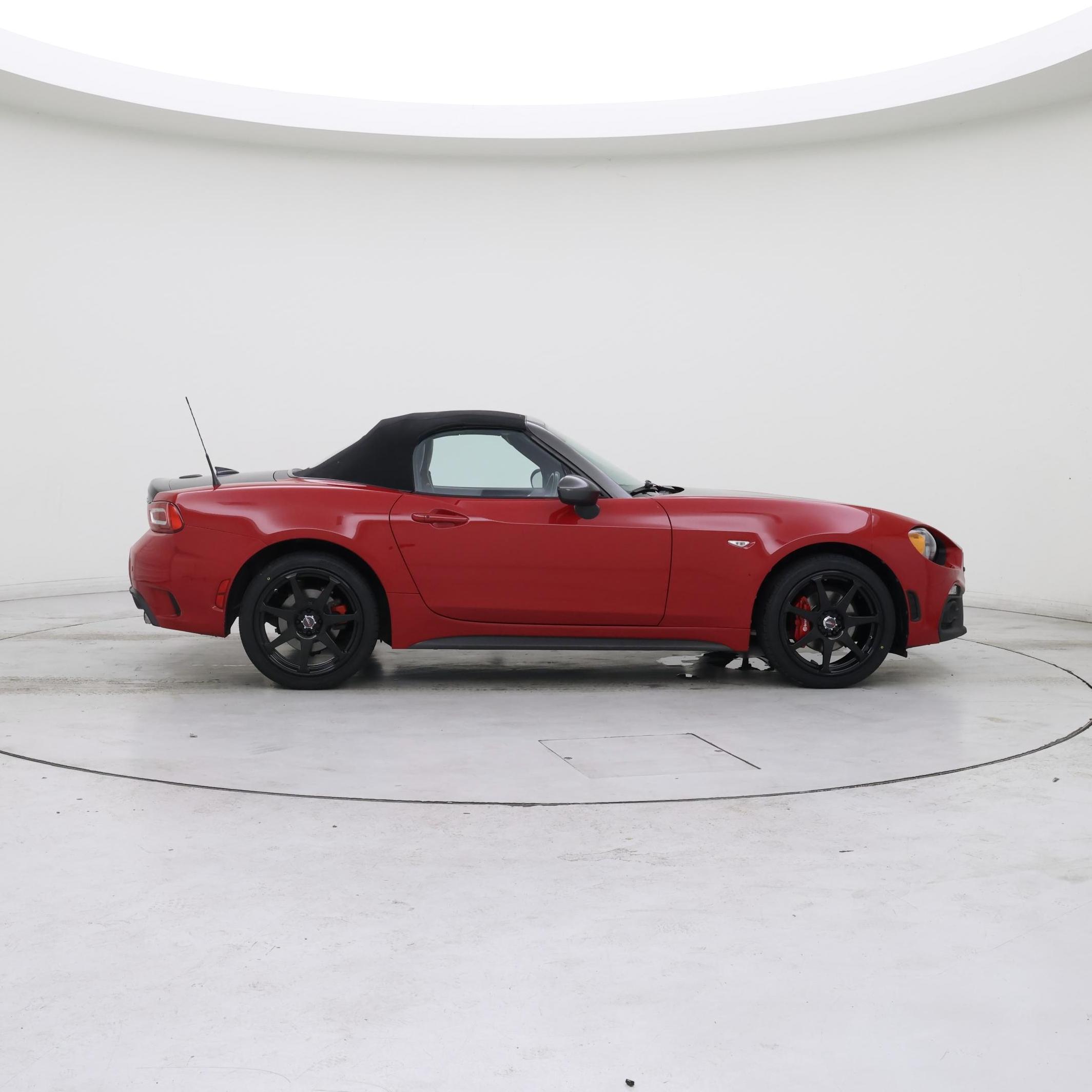 Thumbnail: 2018 Fiat 124 Spider - 7