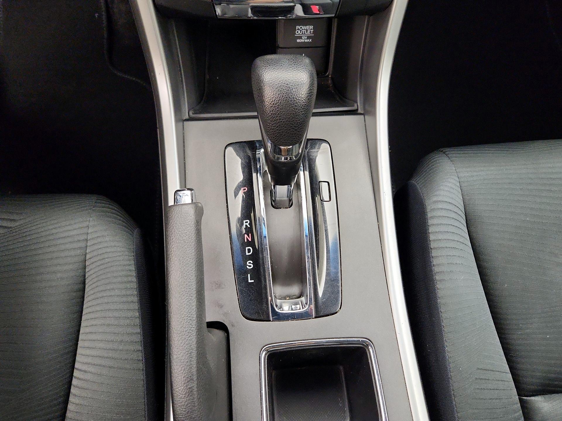 Thumbnail: 2015 Honda Accord - 17