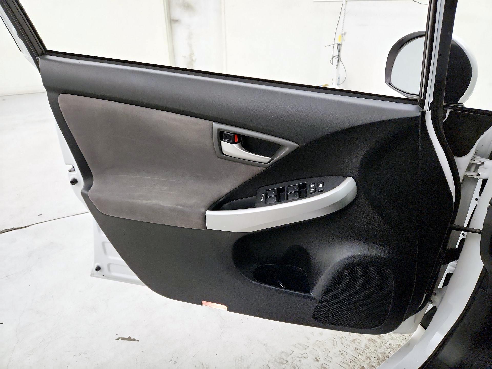 Thumbnail: 2014 Toyota Prius - 12