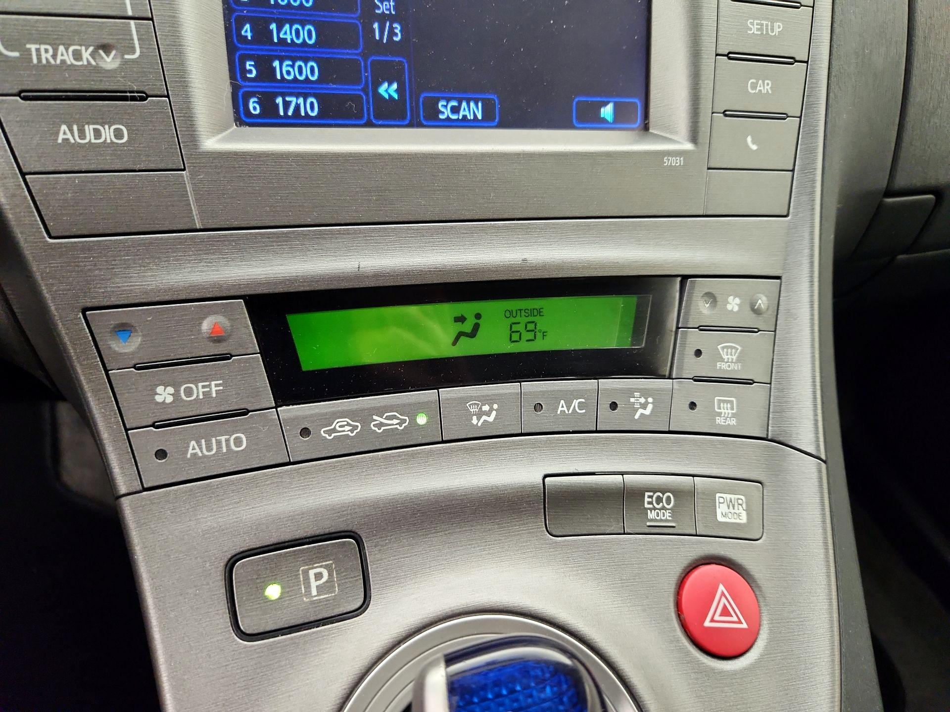 Thumbnail: 2014 Toyota Prius - 15