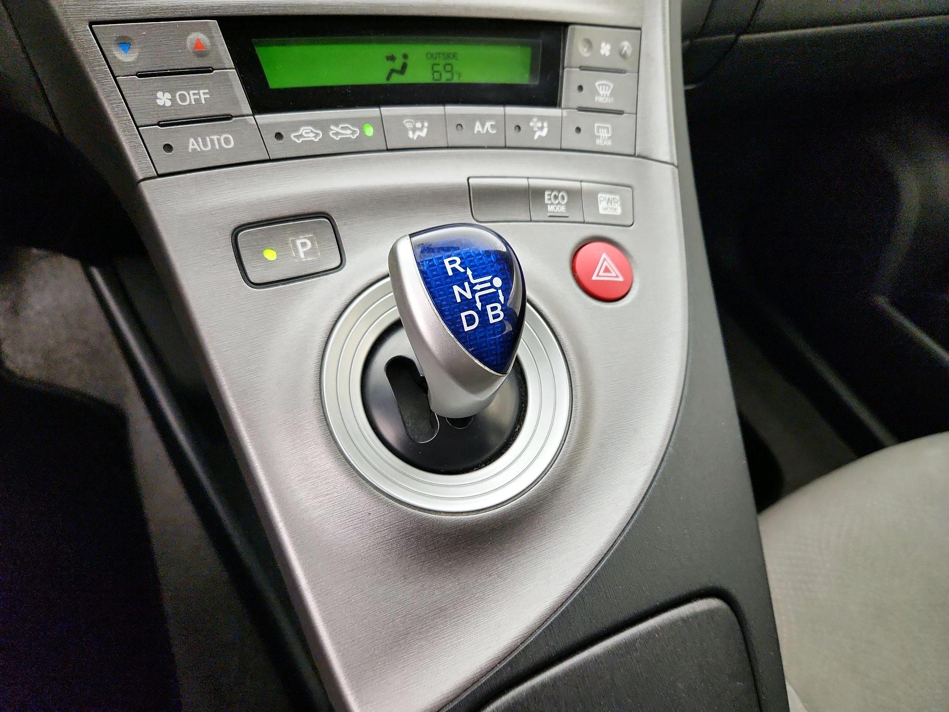 Thumbnail: 2014 Toyota Prius - 16