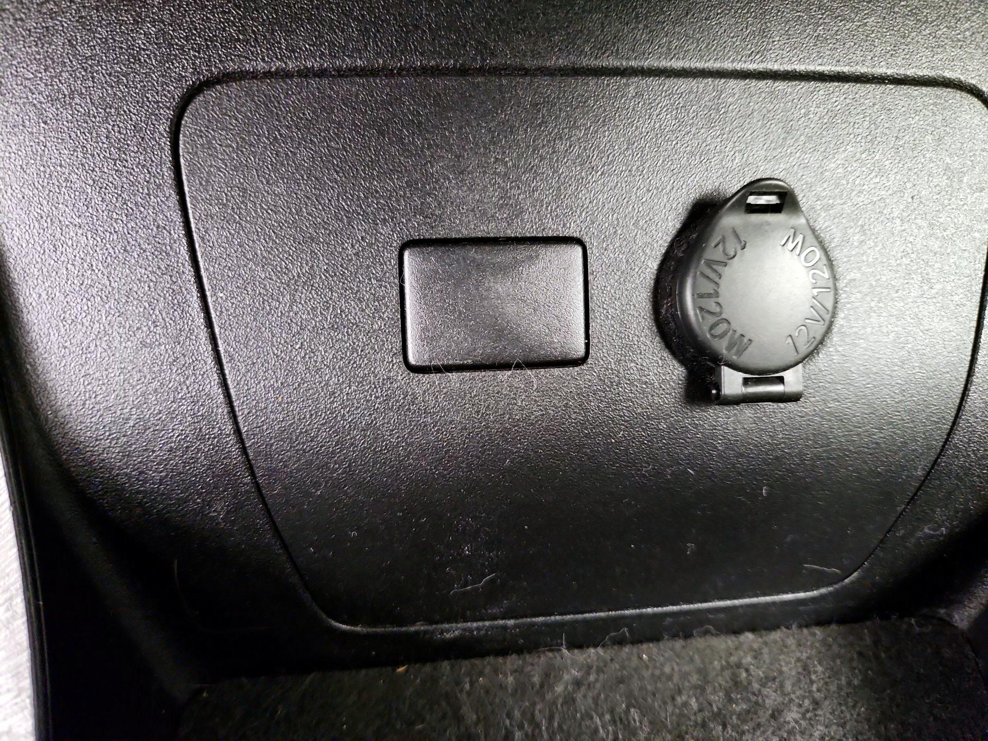 Thumbnail: 2014 Toyota Prius - 17