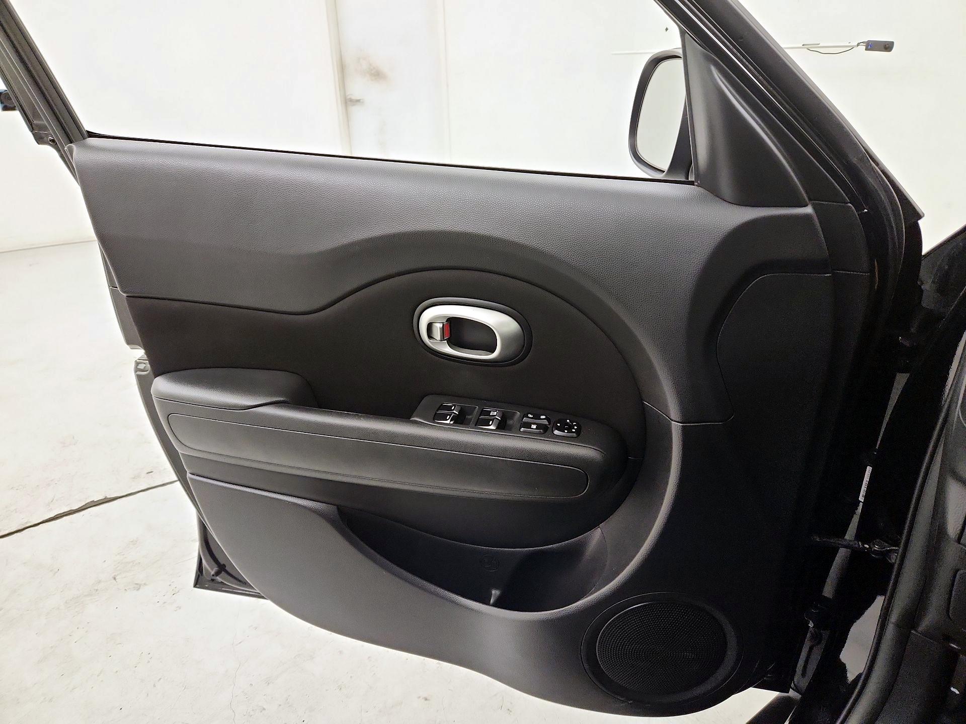 Thumbnail: 2017 Kia Soul - 12