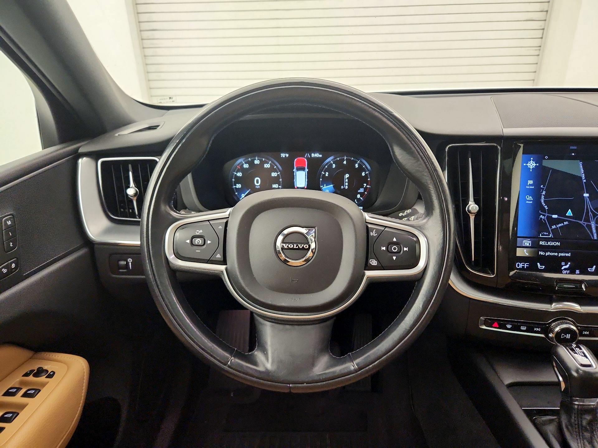 Thumbnail: 2018 Volvo XC60 - 10