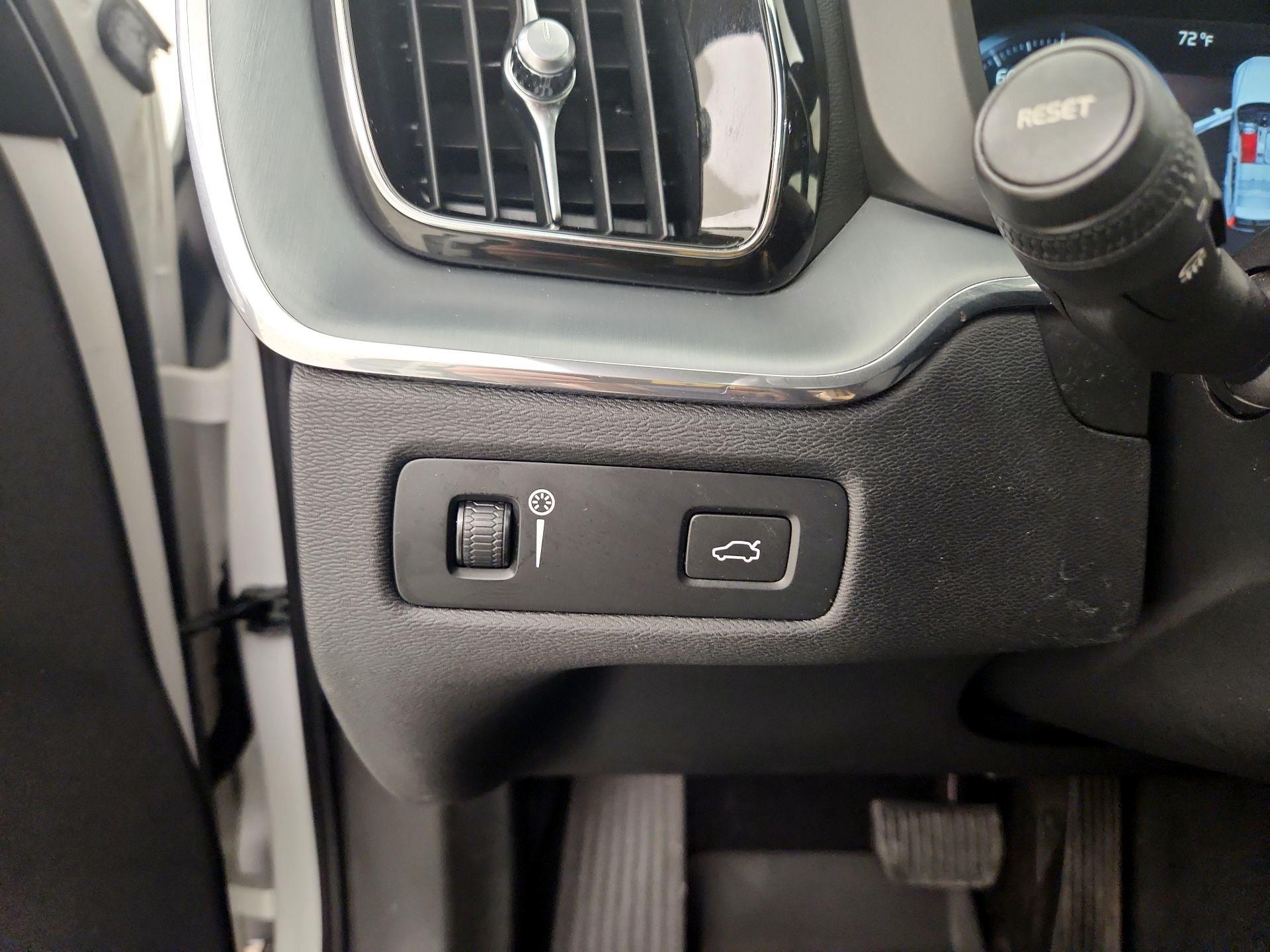 Thumbnail: 2018 Volvo XC60 - 13