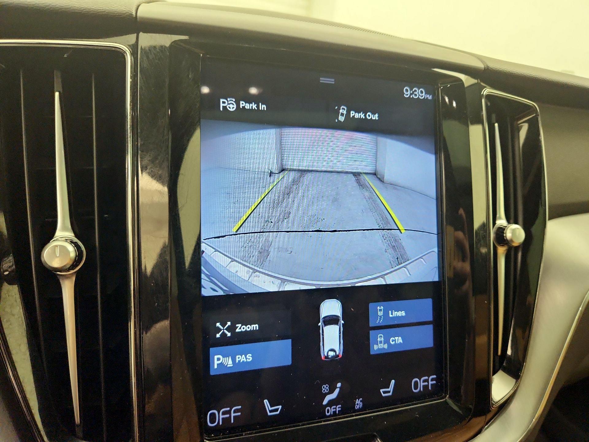 Thumbnail: 2018 Volvo XC60 - 15