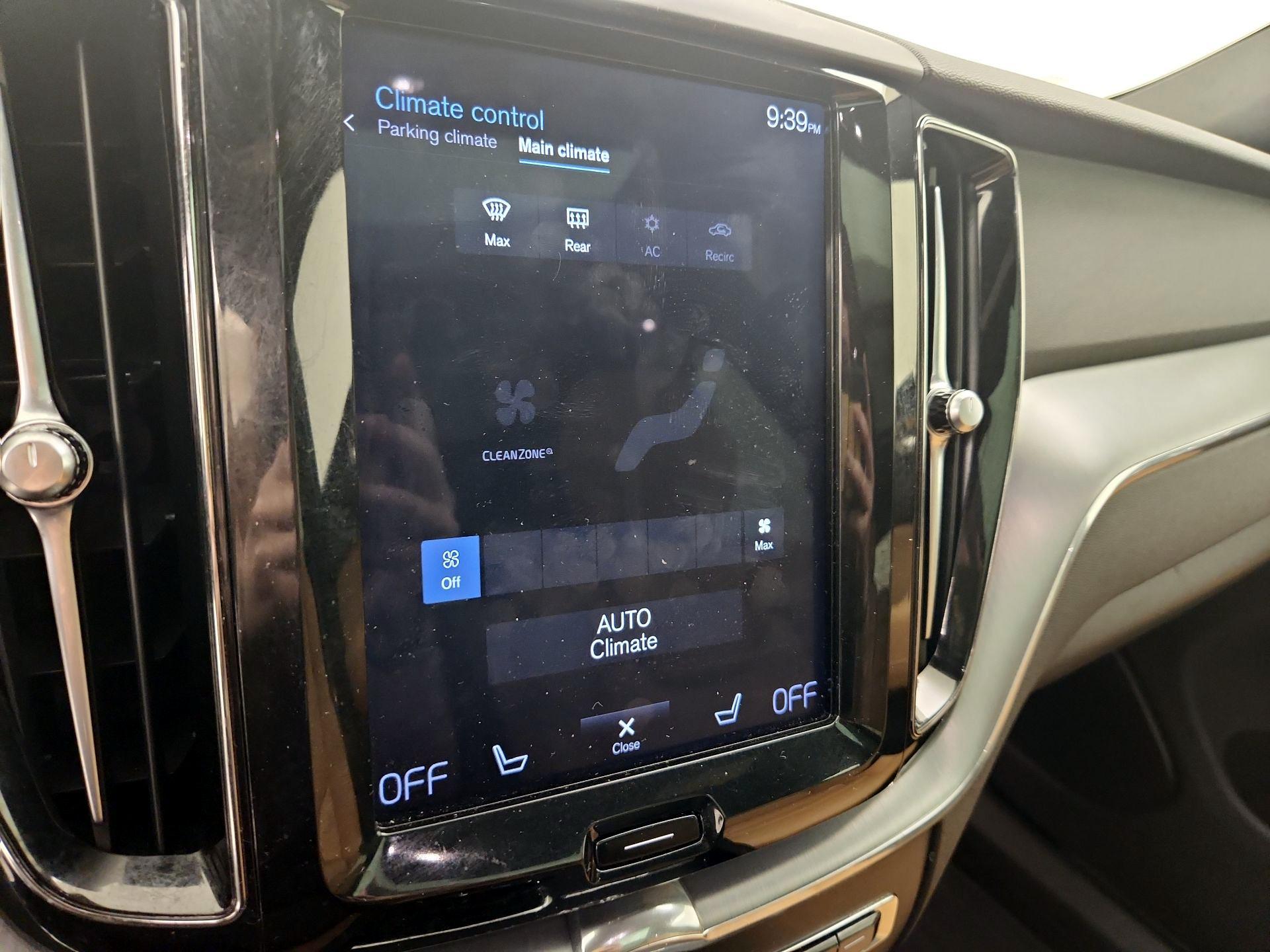 Thumbnail: 2018 Volvo XC60 - 17