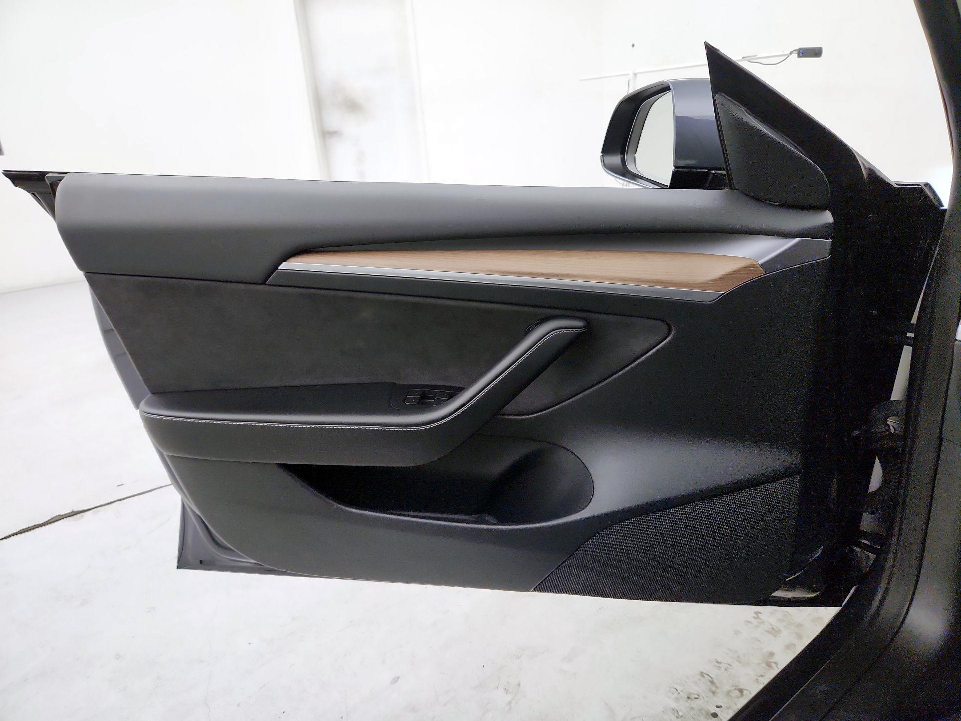Thumbnail: 2023 Tesla Model 3 - 12