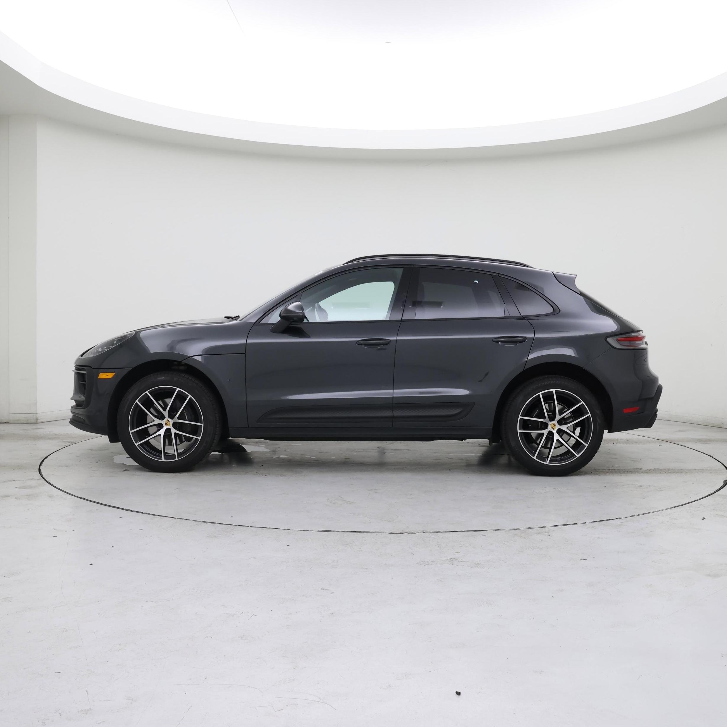 Thumbnail: 2022 Porsche Macan - 3