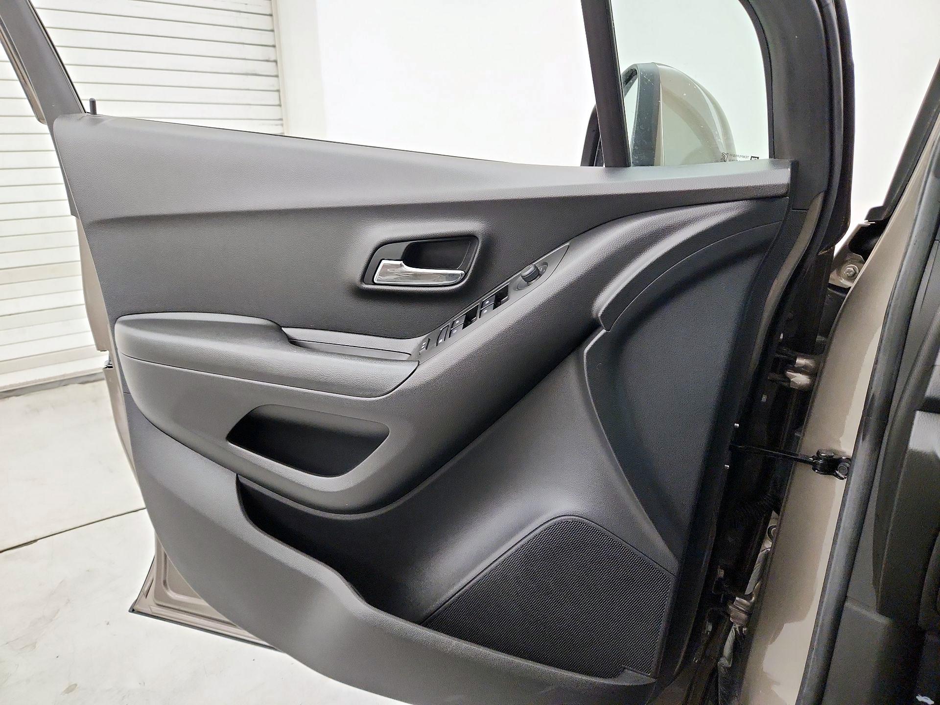Thumbnail: 2021 Chevrolet Trax - 12