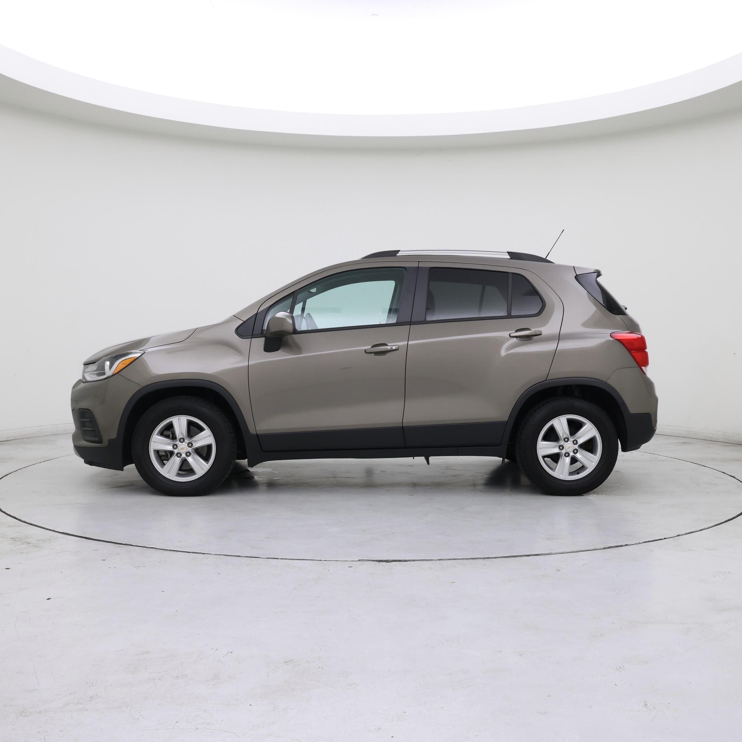 Thumbnail: 2021 Chevrolet Trax - 3