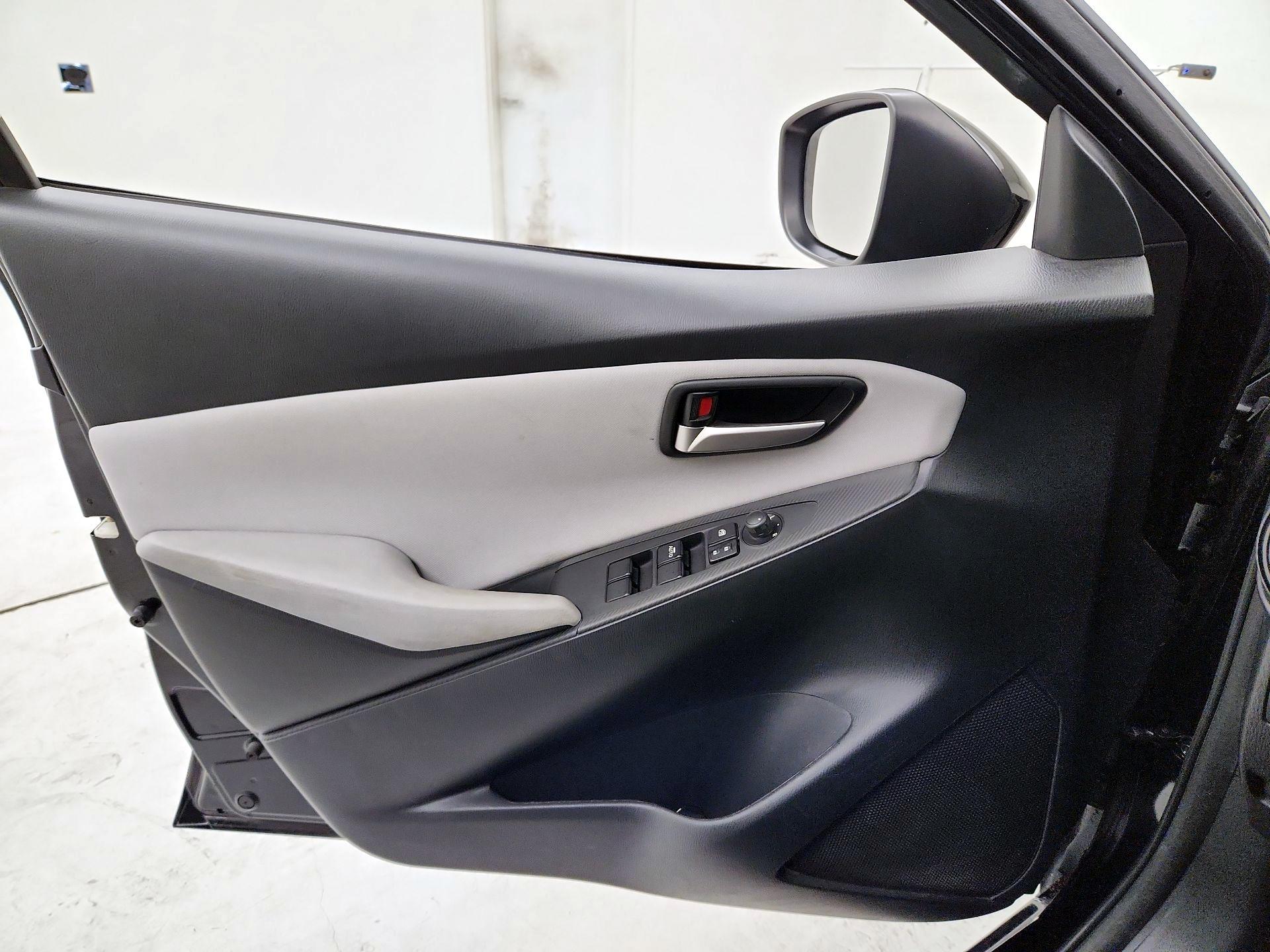 Thumbnail: 2019 Toyota Yaris - 12