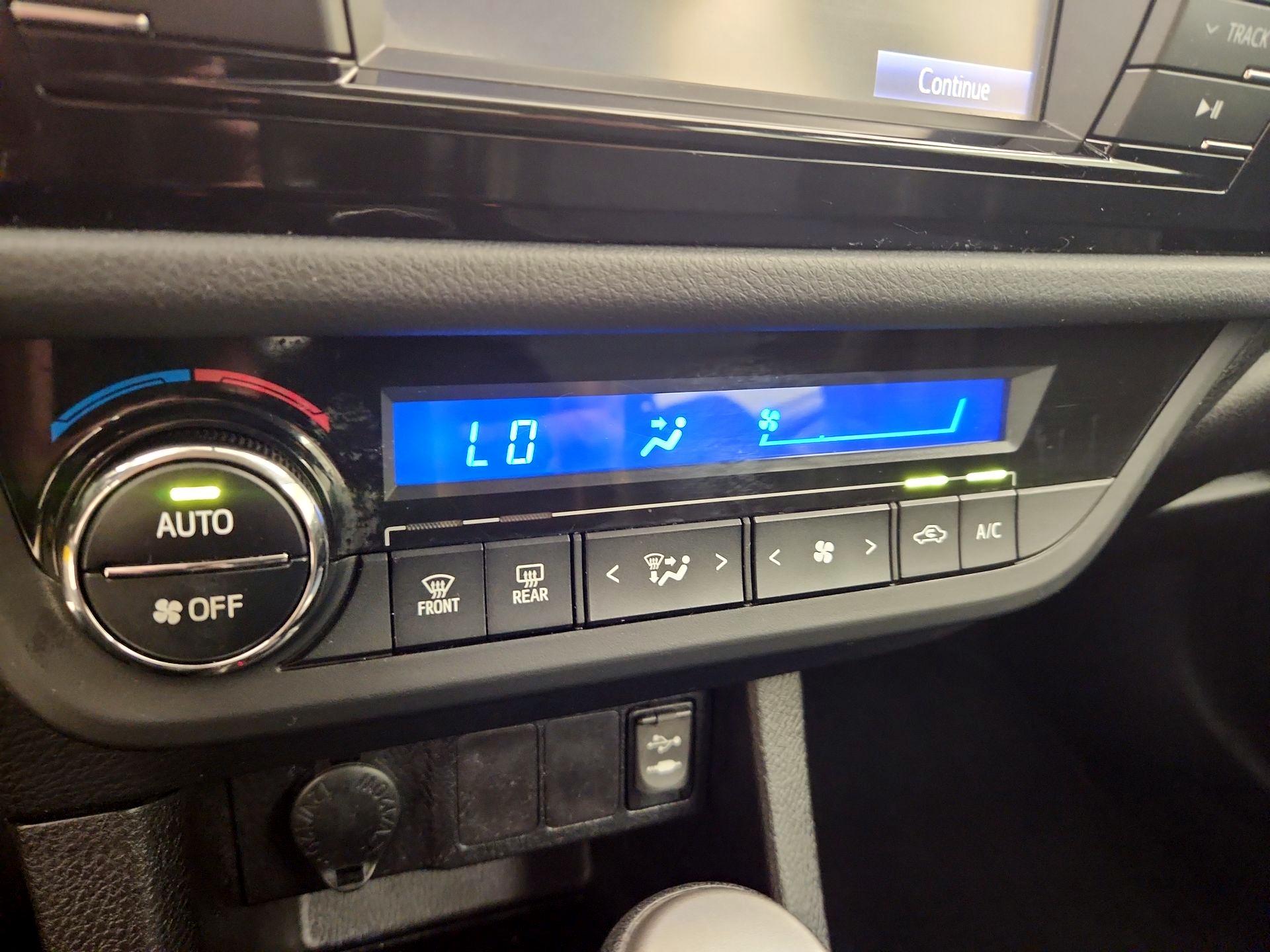 Thumbnail: 2014 Toyota Corolla - 16
