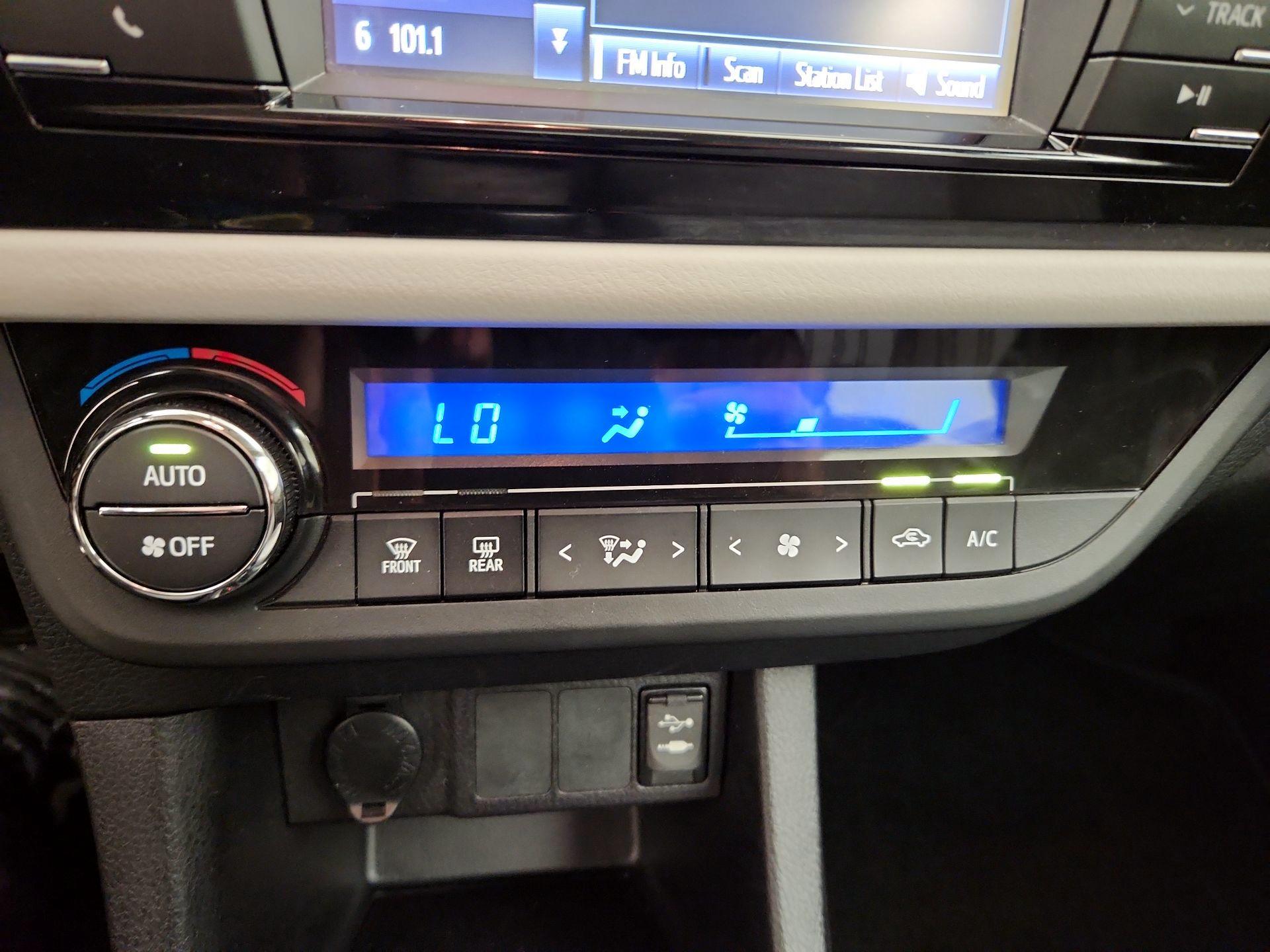 Thumbnail: 2016 Toyota Corolla - 16