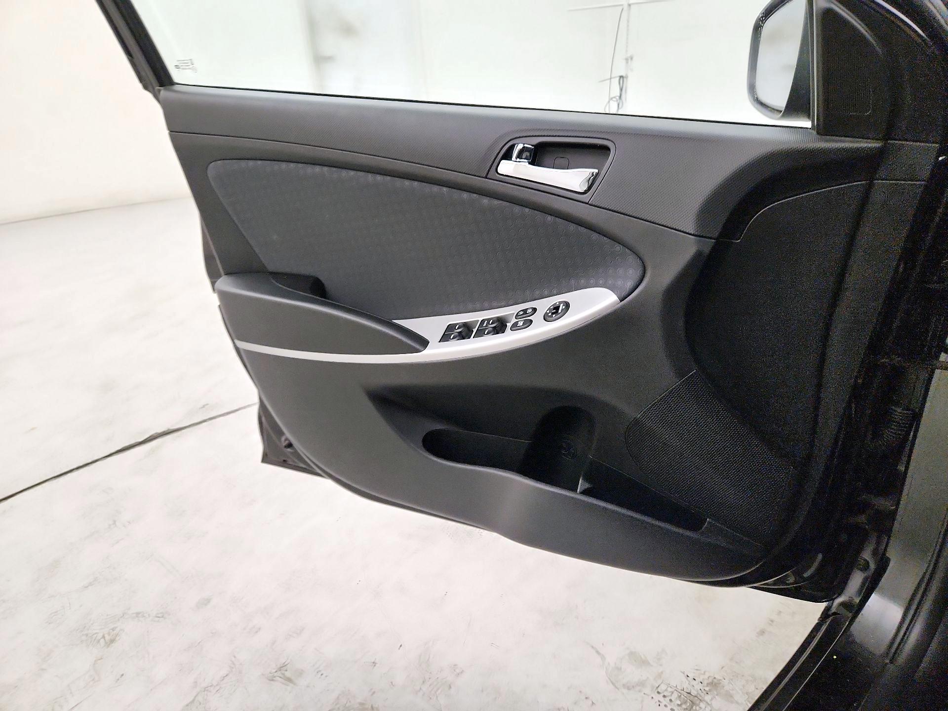 Thumbnail: 2014 Hyundai Accent - 12