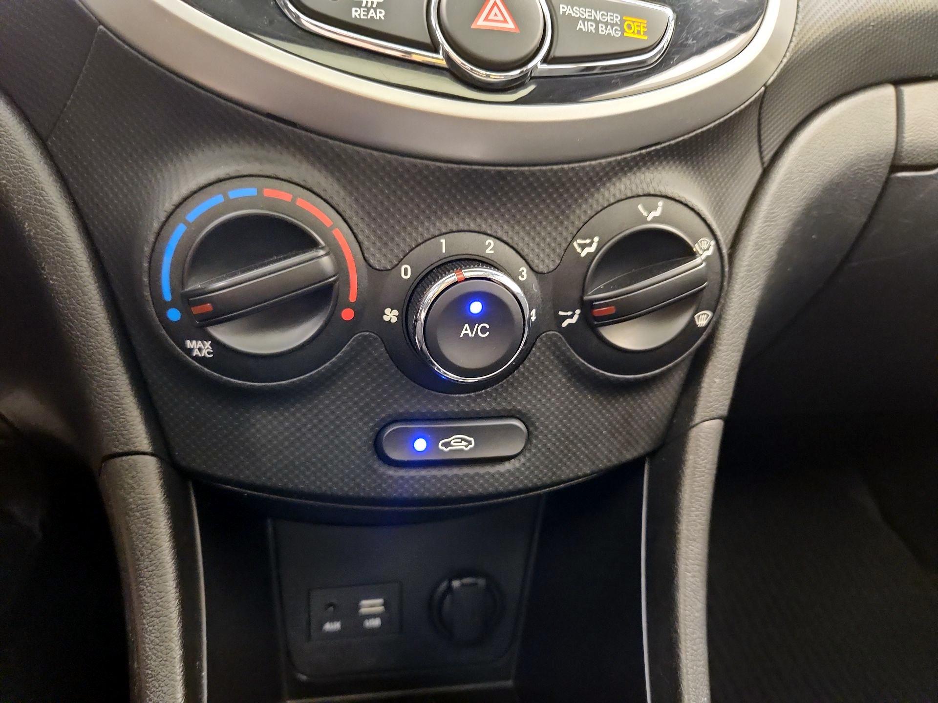 Thumbnail: 2014 Hyundai Accent - 15