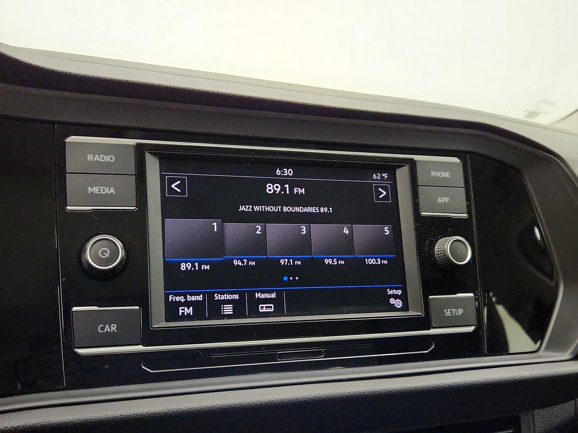 Thumbnail: 2019 Volkswagen Jetta - 15