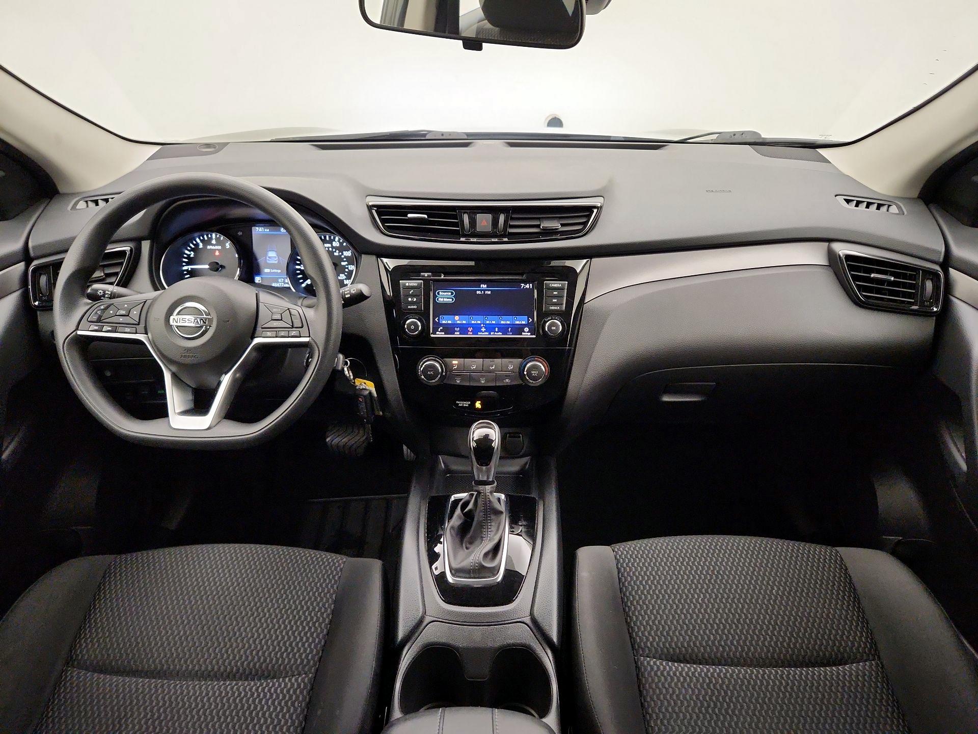 Thumbnail: 2021 Nissan Rogue Sport - 9