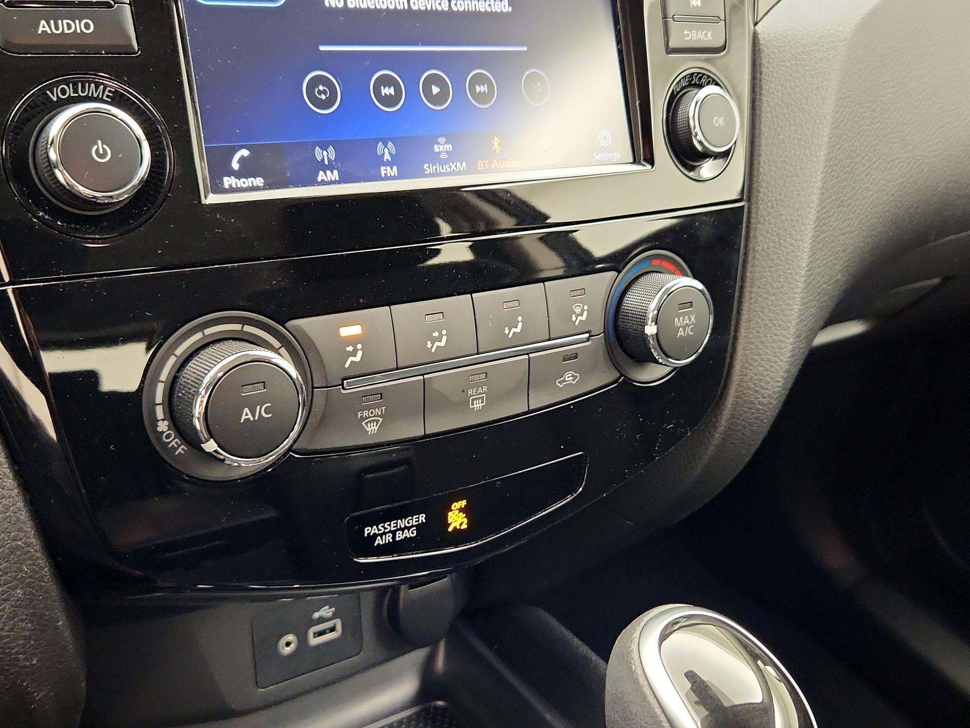 Thumbnail: 2021 Nissan Rogue Sport - 16