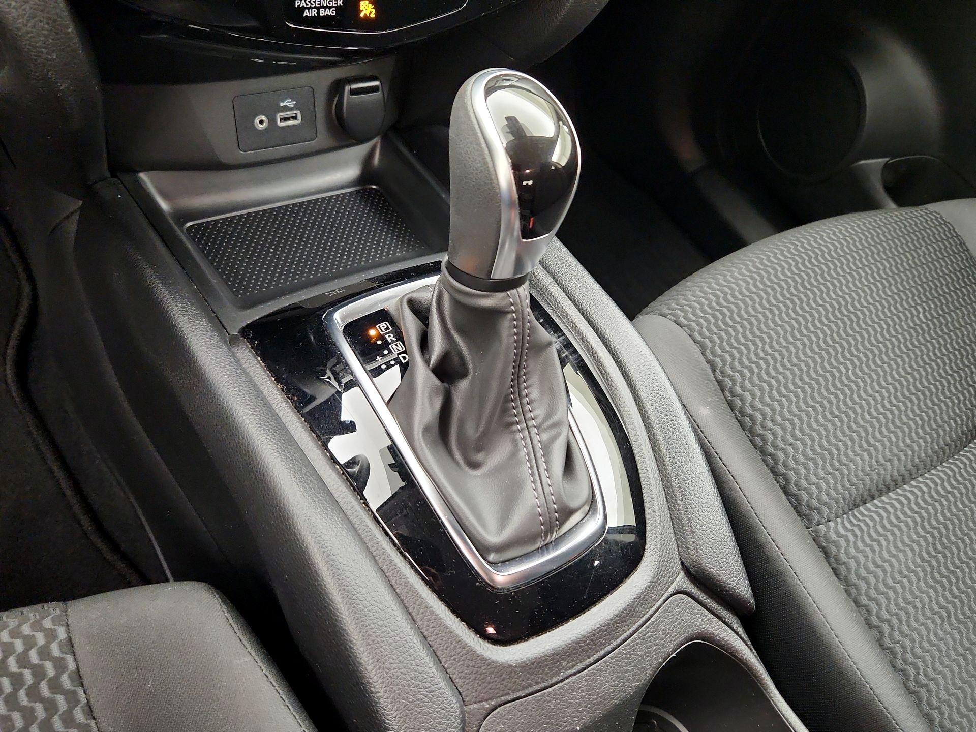 Thumbnail: 2021 Nissan Rogue Sport - 17