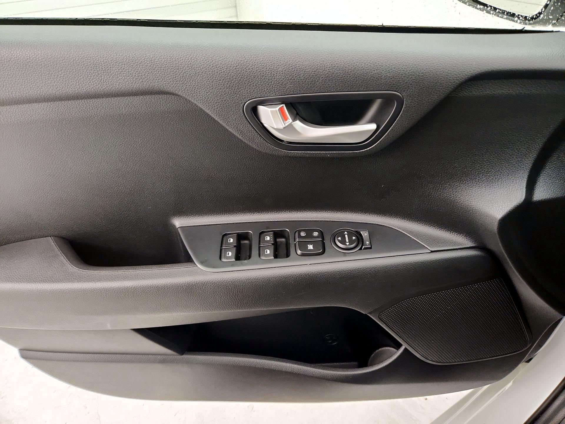 Thumbnail: 2019 Kia Rio - 12