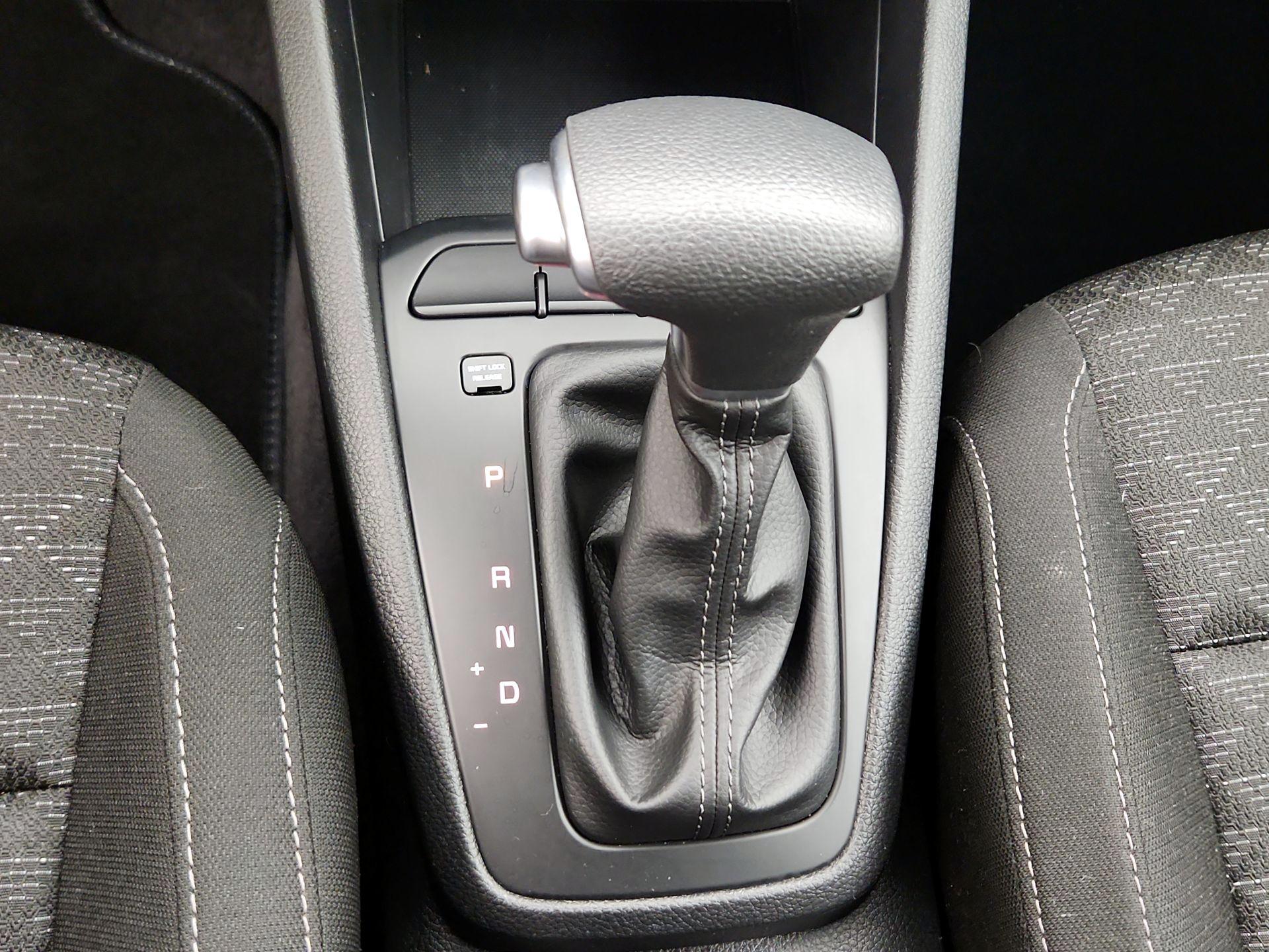 Thumbnail: 2019 Kia Rio - 17