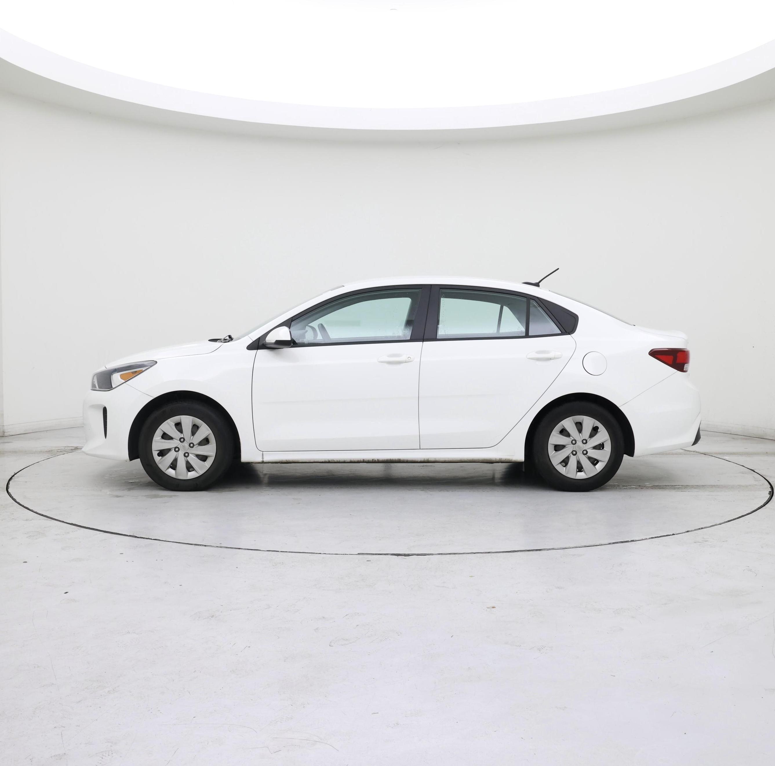 Thumbnail: 2019 Kia Rio - 3