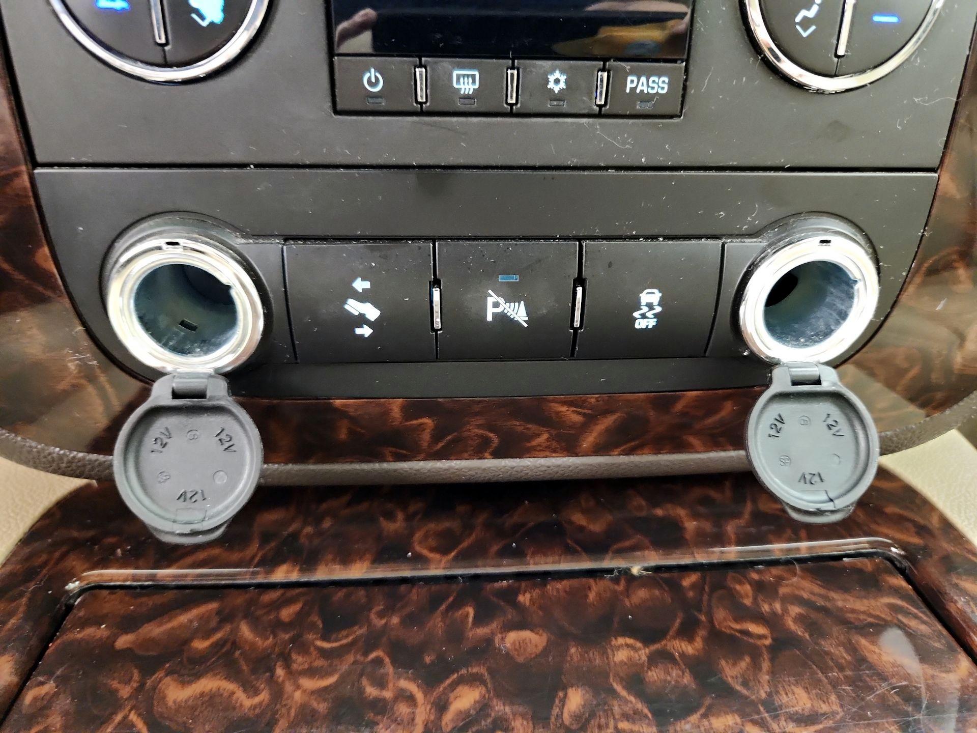 Thumbnail: 2014 GMC Yukon - 19