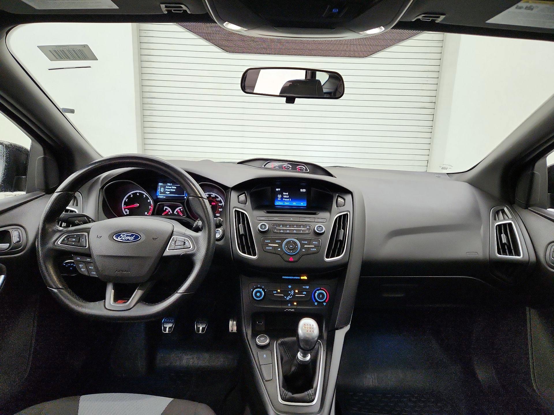 Thumbnail: 2016 Ford Focus - 9