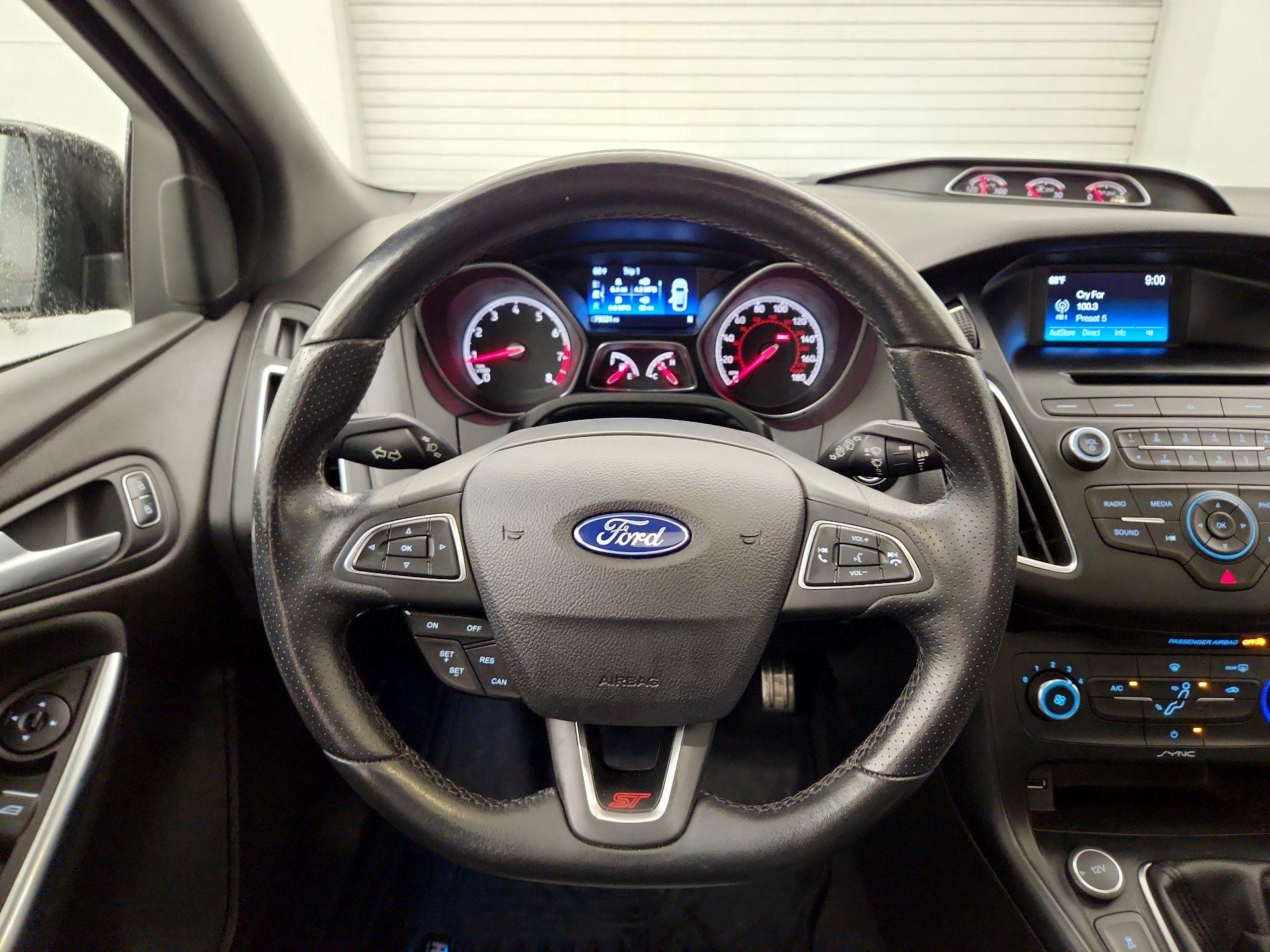 Thumbnail: 2016 Ford Focus - 10