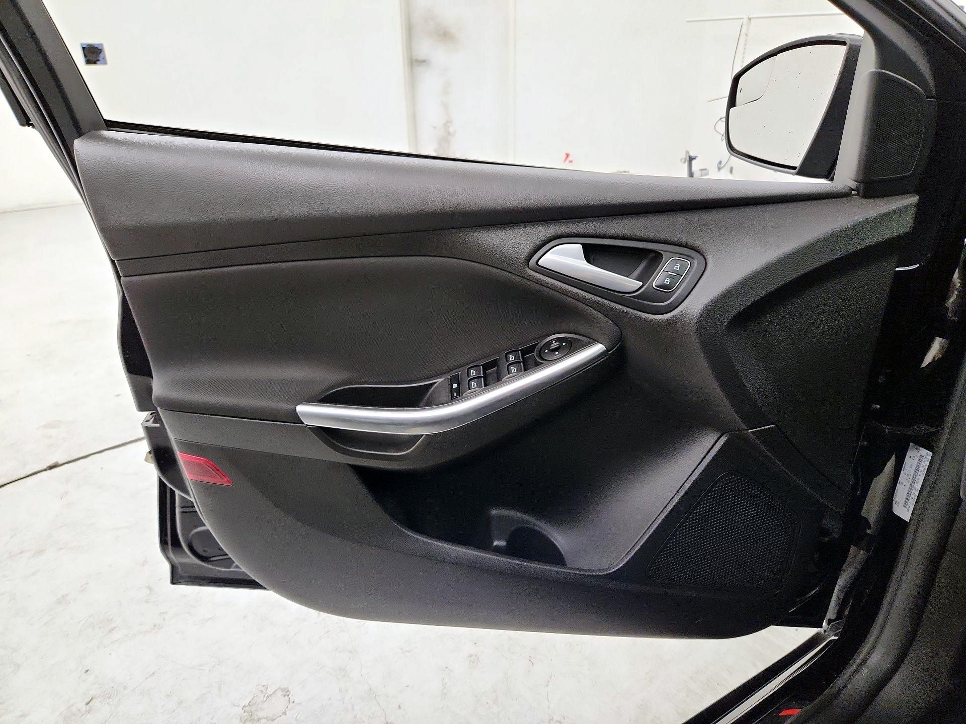 Thumbnail: 2016 Ford Focus - 12