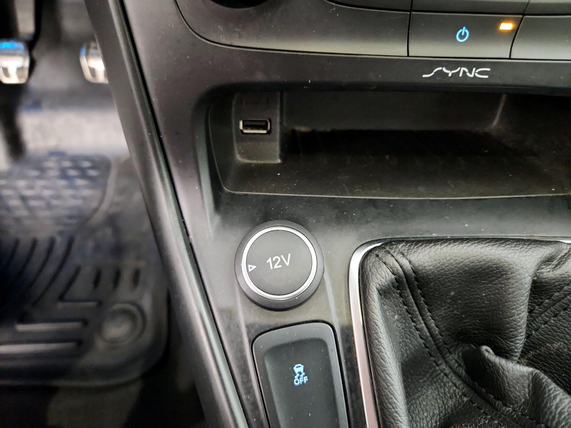 Thumbnail: 2016 Ford Focus - 17