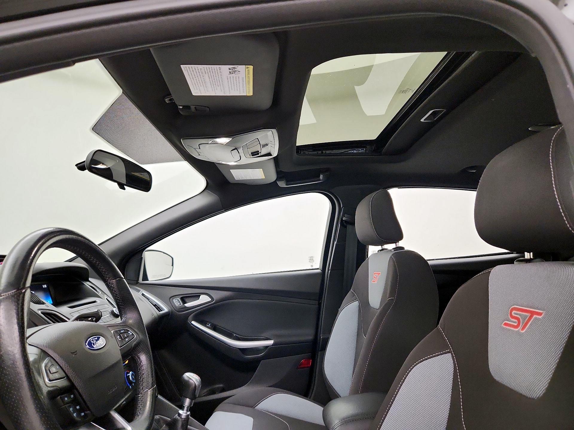 Thumbnail: 2016 Ford Focus - 18