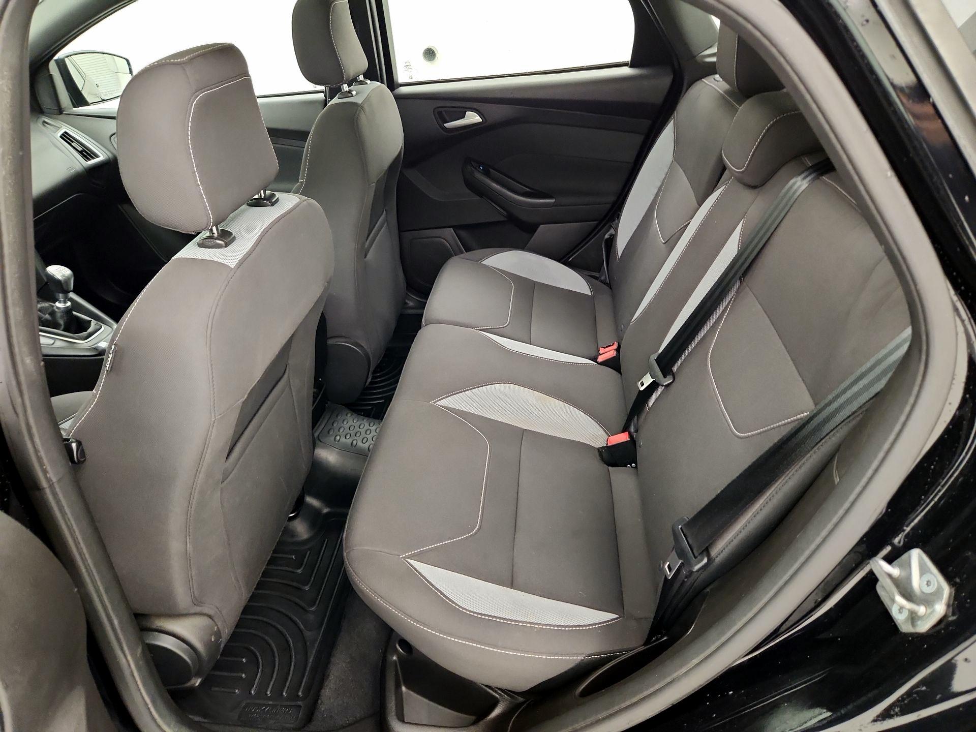 Thumbnail: 2016 Ford Focus - 19