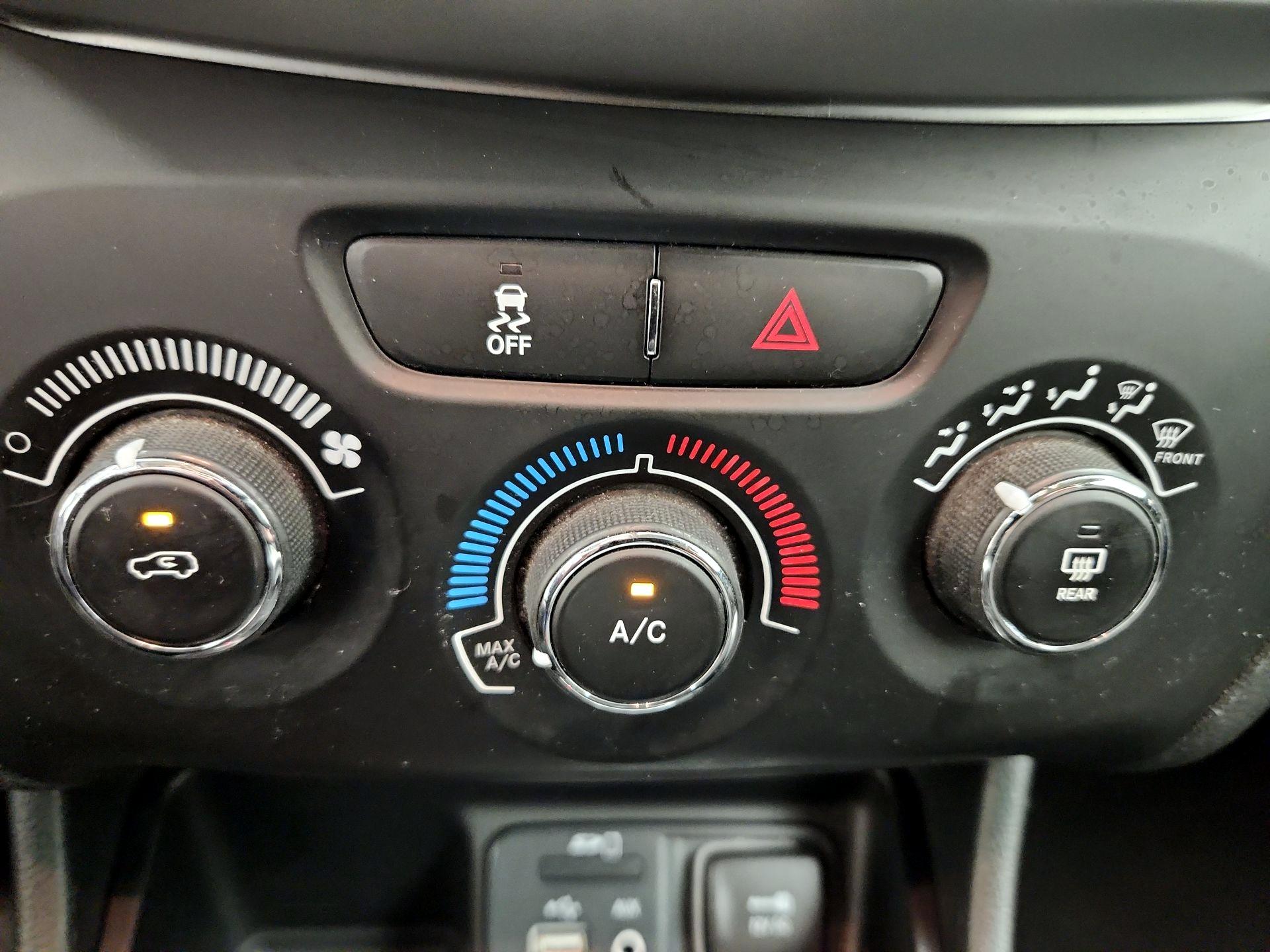 Thumbnail: 2014 Jeep Cherokee - 15