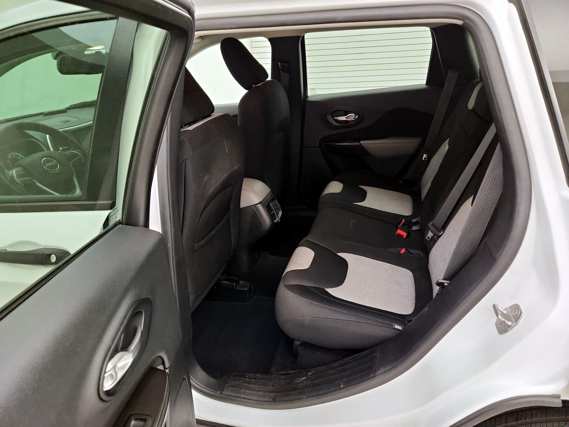 Thumbnail: 2014 Jeep Cherokee - 18