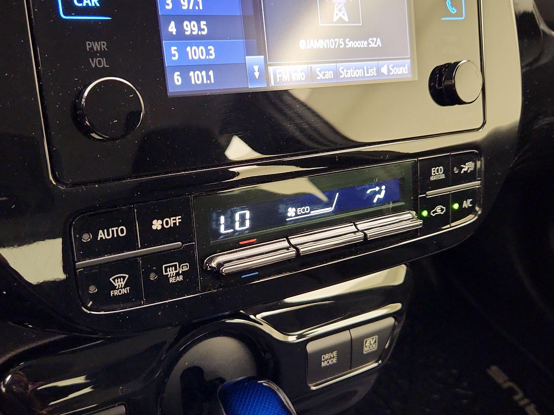Thumbnail: 2016 Toyota Prius - 16