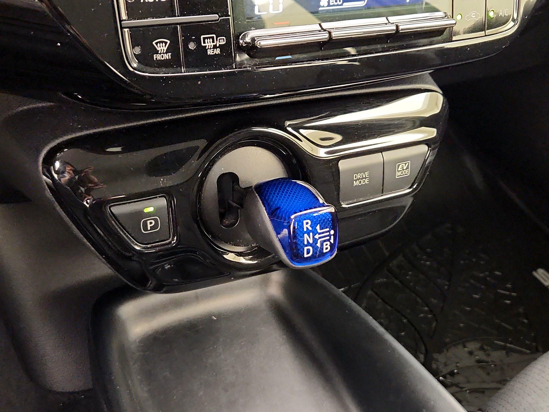 Thumbnail: 2016 Toyota Prius - 17