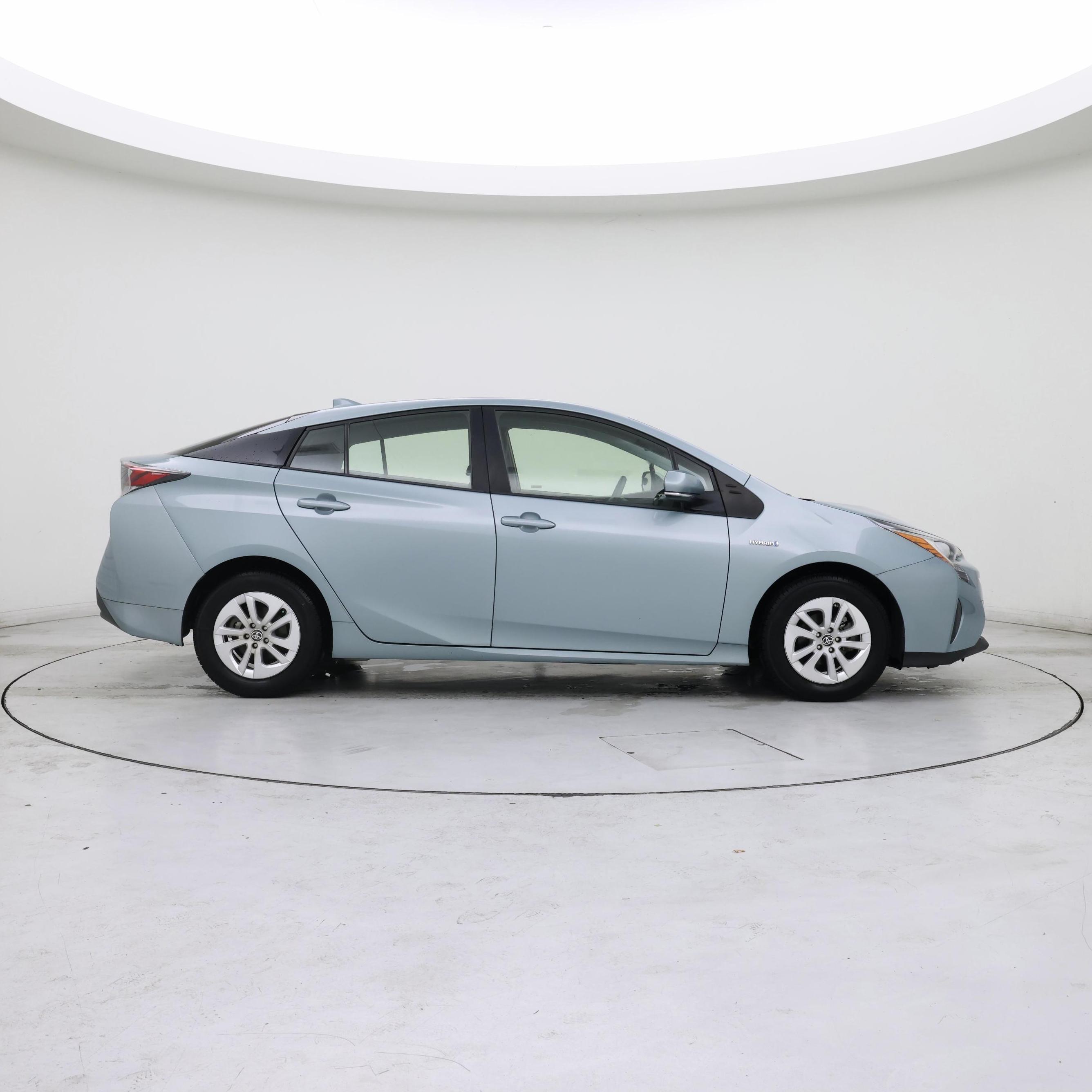 Thumbnail: 2016 Toyota Prius - 7